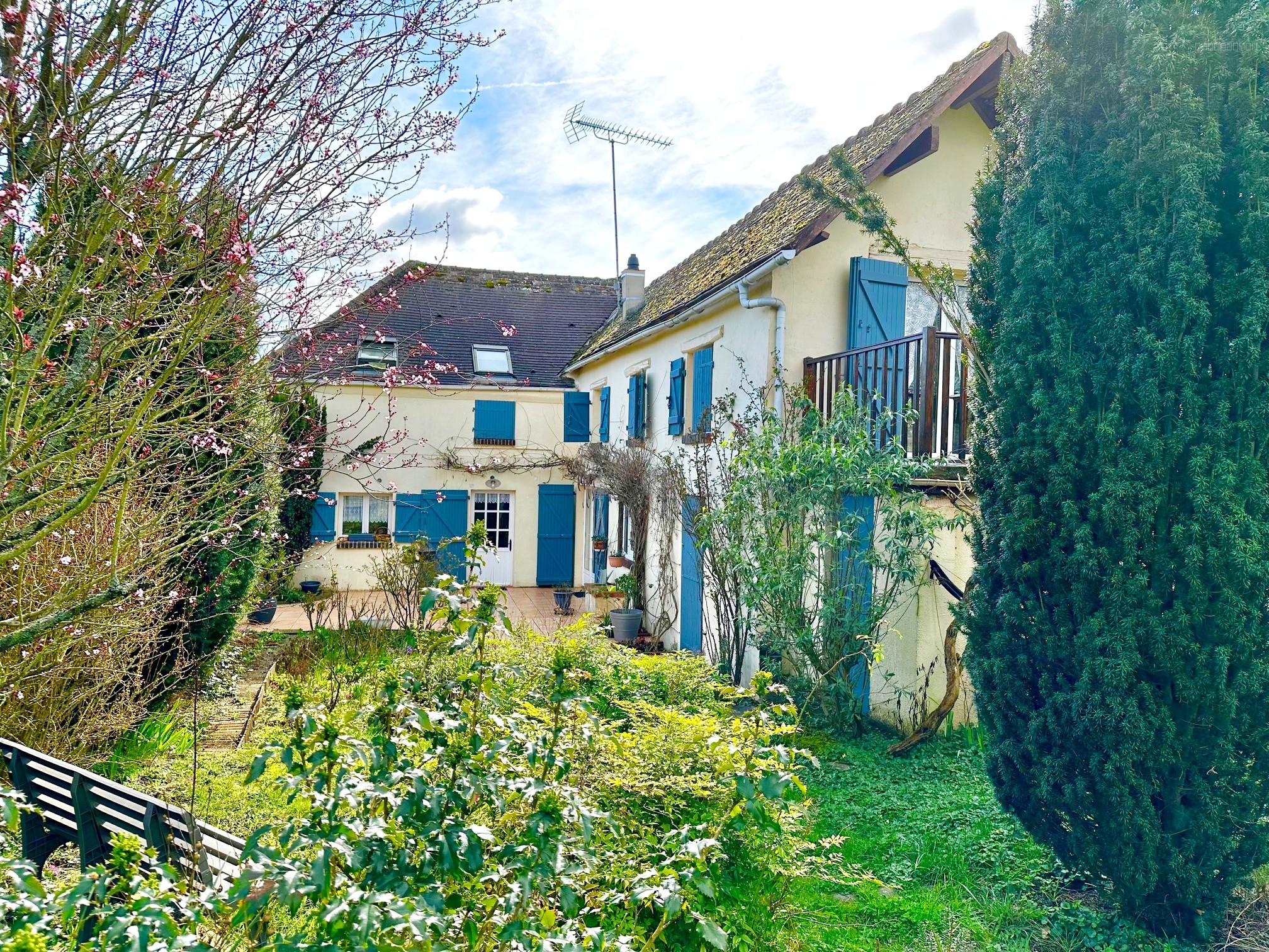 Maison à vendre à Houdan, 700 m², 6 pièces – photo 1 sur 16
