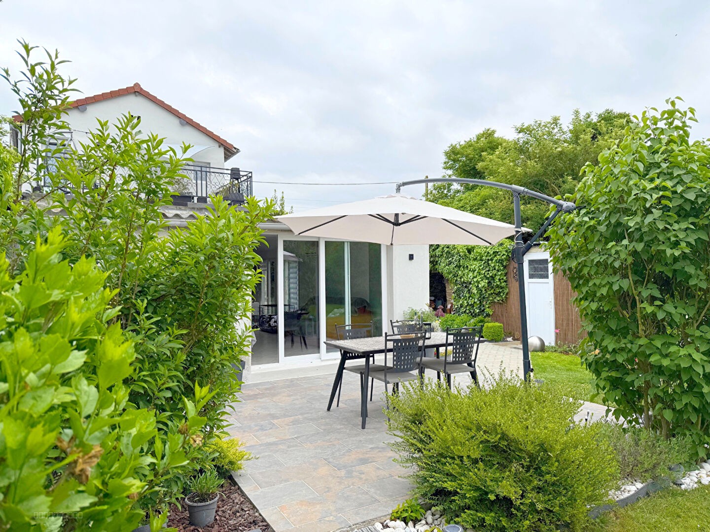 Maison à vendre à Houdan, 400 m², 5 pièces – photo 2 sur 16