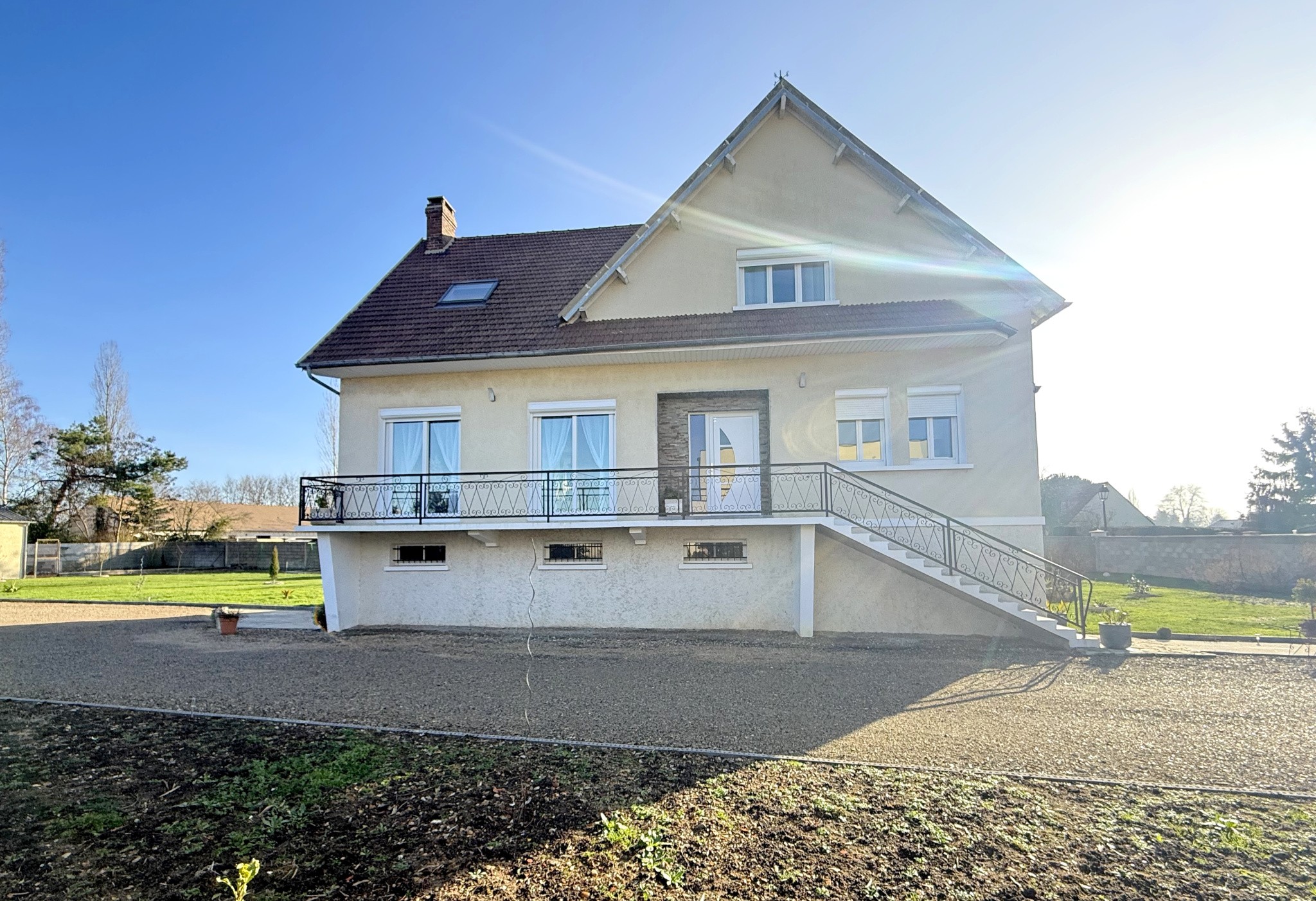 Maison à vendre à Longnes, 51,21 m², 8 pièces – photo 1 sur 13