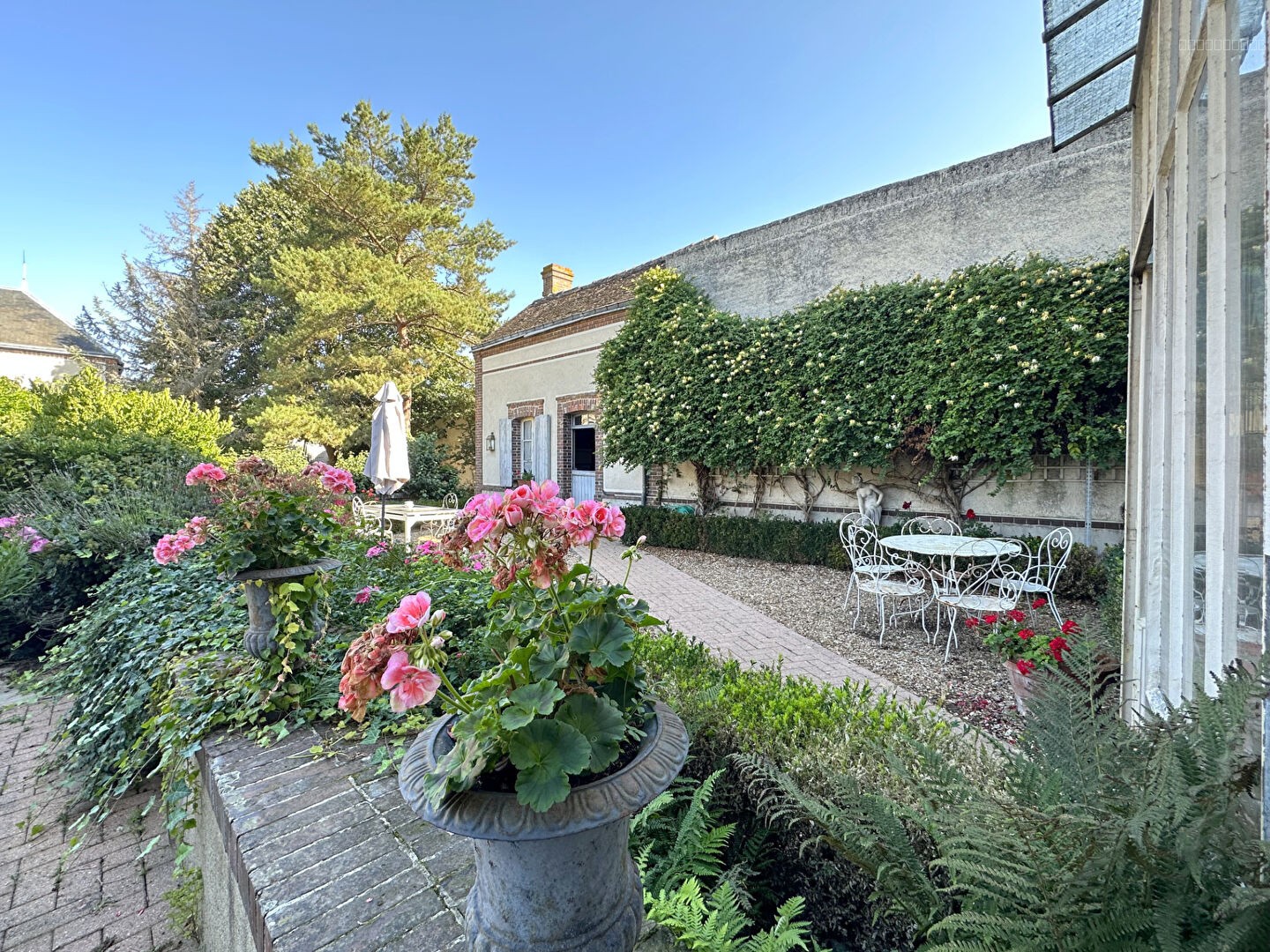 Maison à vendre à Houdan, 700 m², 8 pièces – photo 3 sur 16