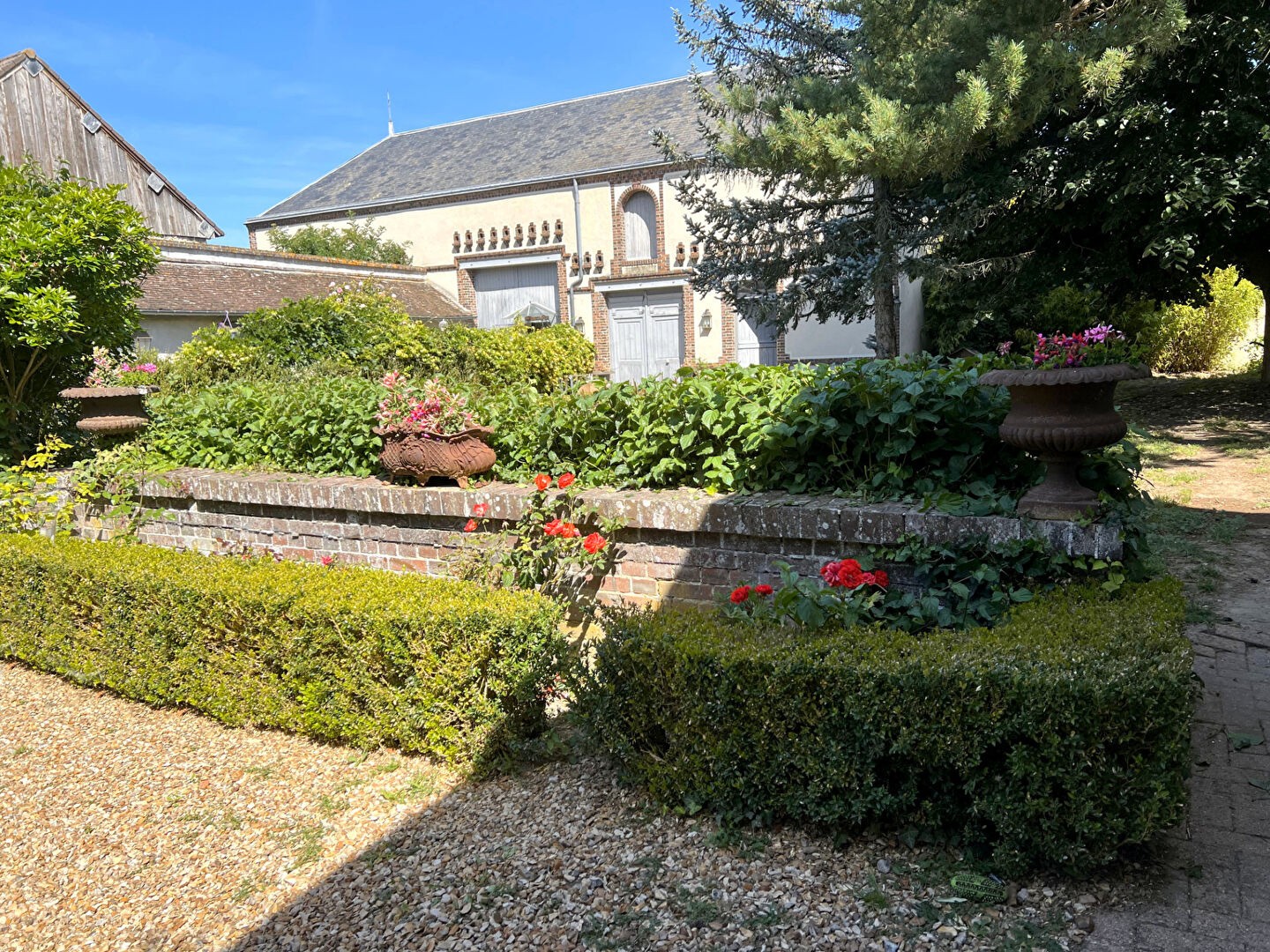 Maison à vendre à Houdan, 700 m², 8 pièces – photo 2 sur 16