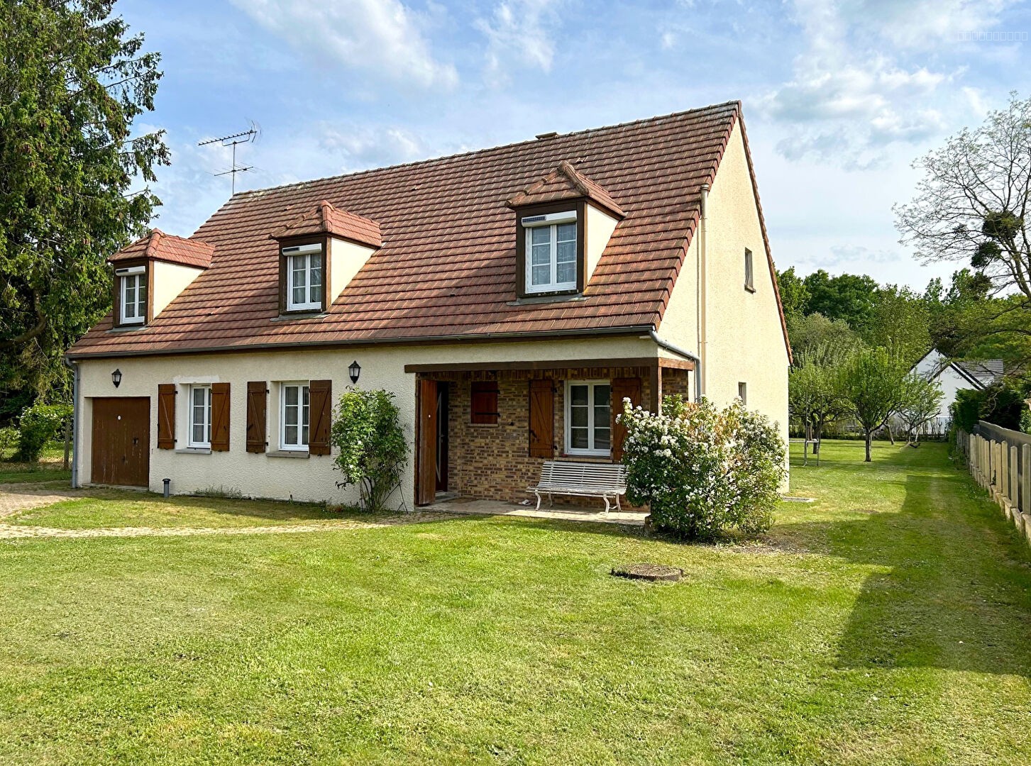 Maison à vendre à Houdan, 900 m², 6 pièces – photo 1 sur 14