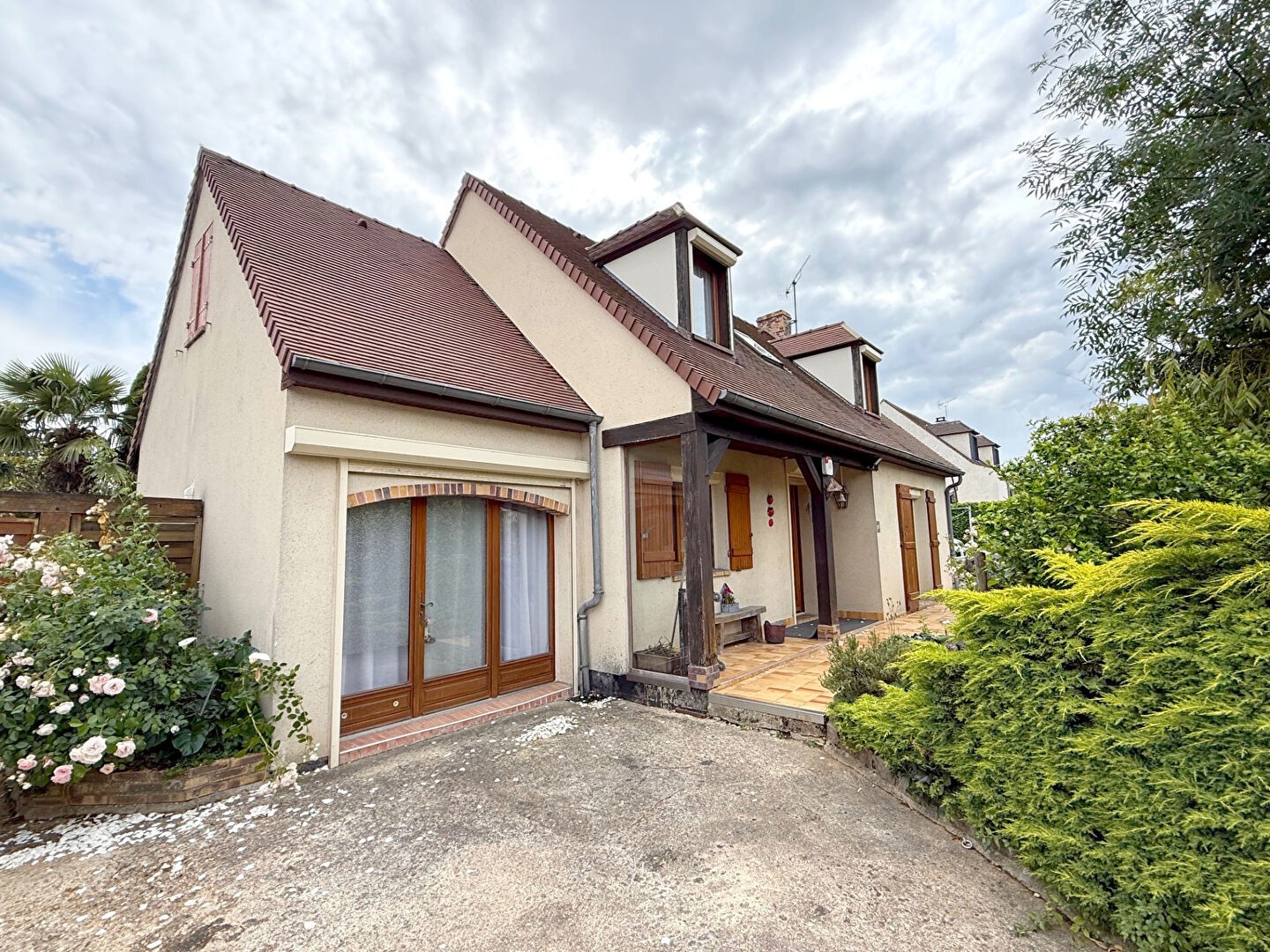 Maison à vendre à Houdan, 500 m², 6 pièces – photo 1 sur 8