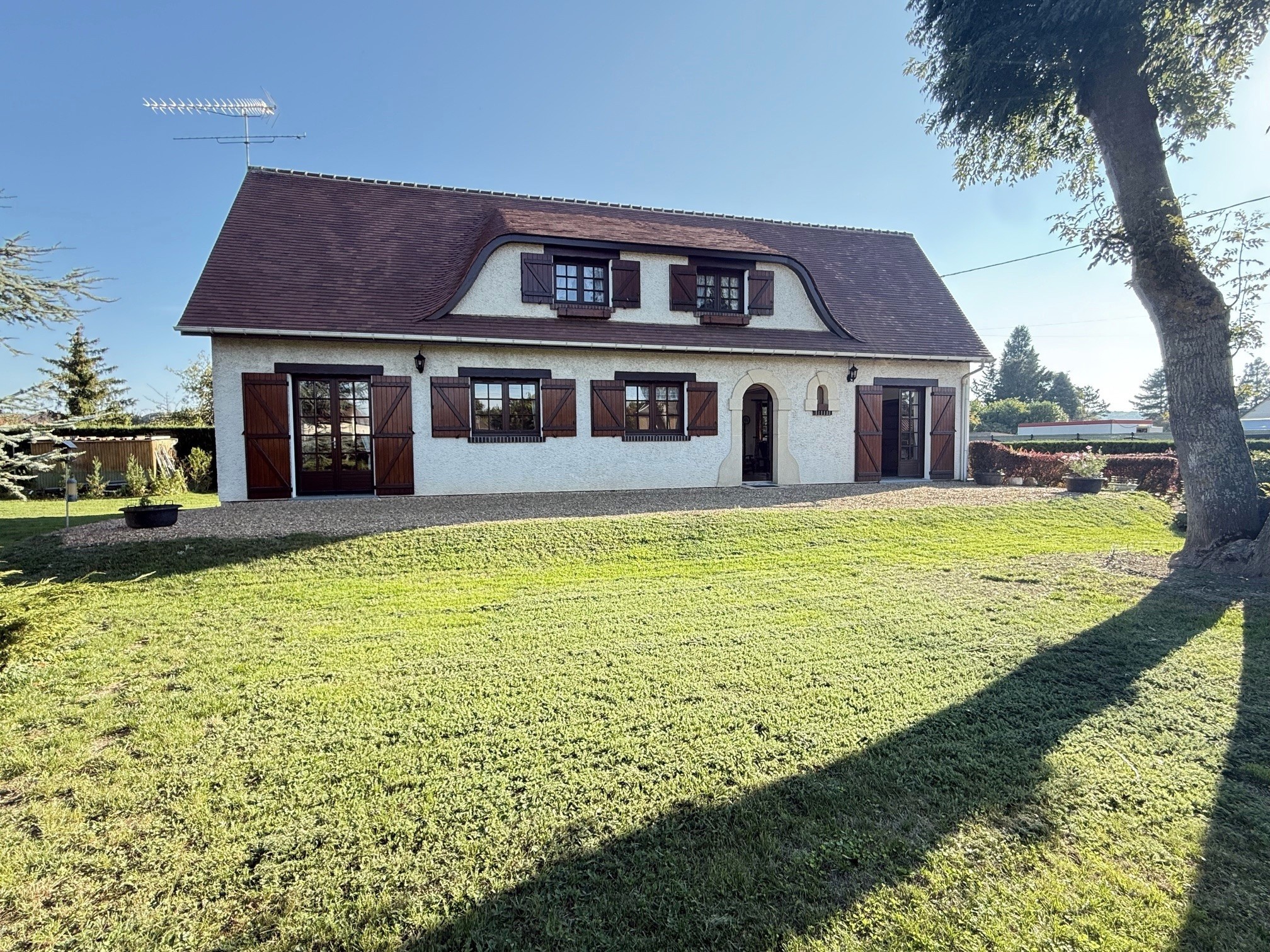 Maison à vendre à Anet, 1 362 m², 5 pièces – photo 1 sur 8