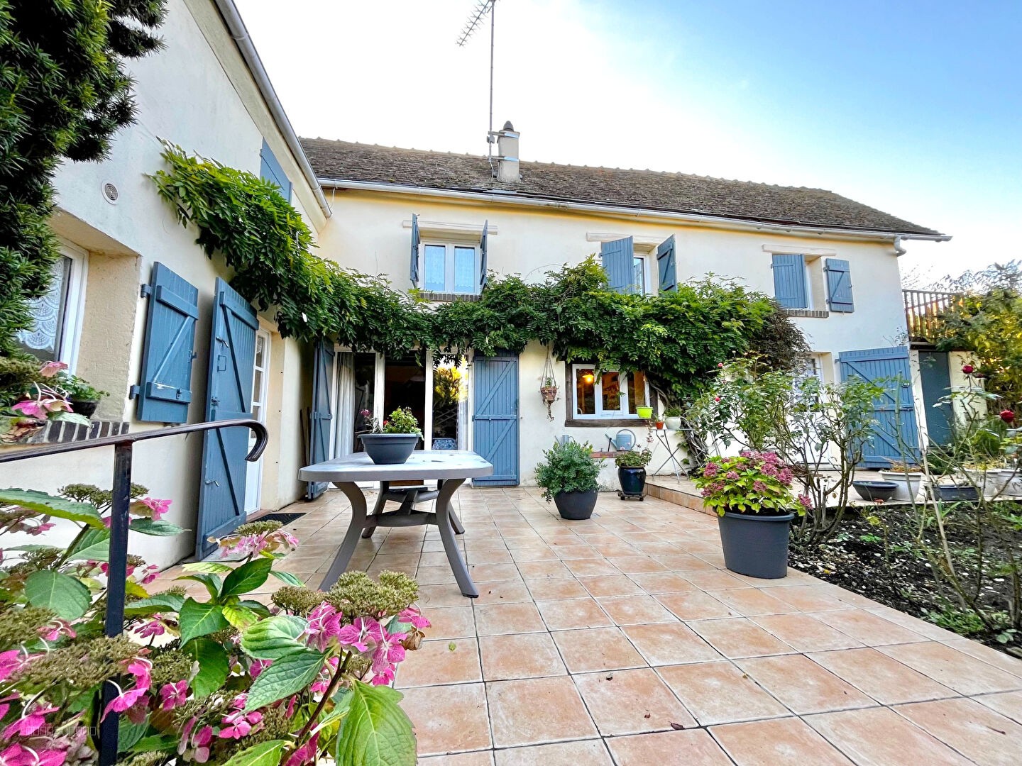 Maison à vendre à Houdan, 700 m², 6 pièces – photo 2 sur 16