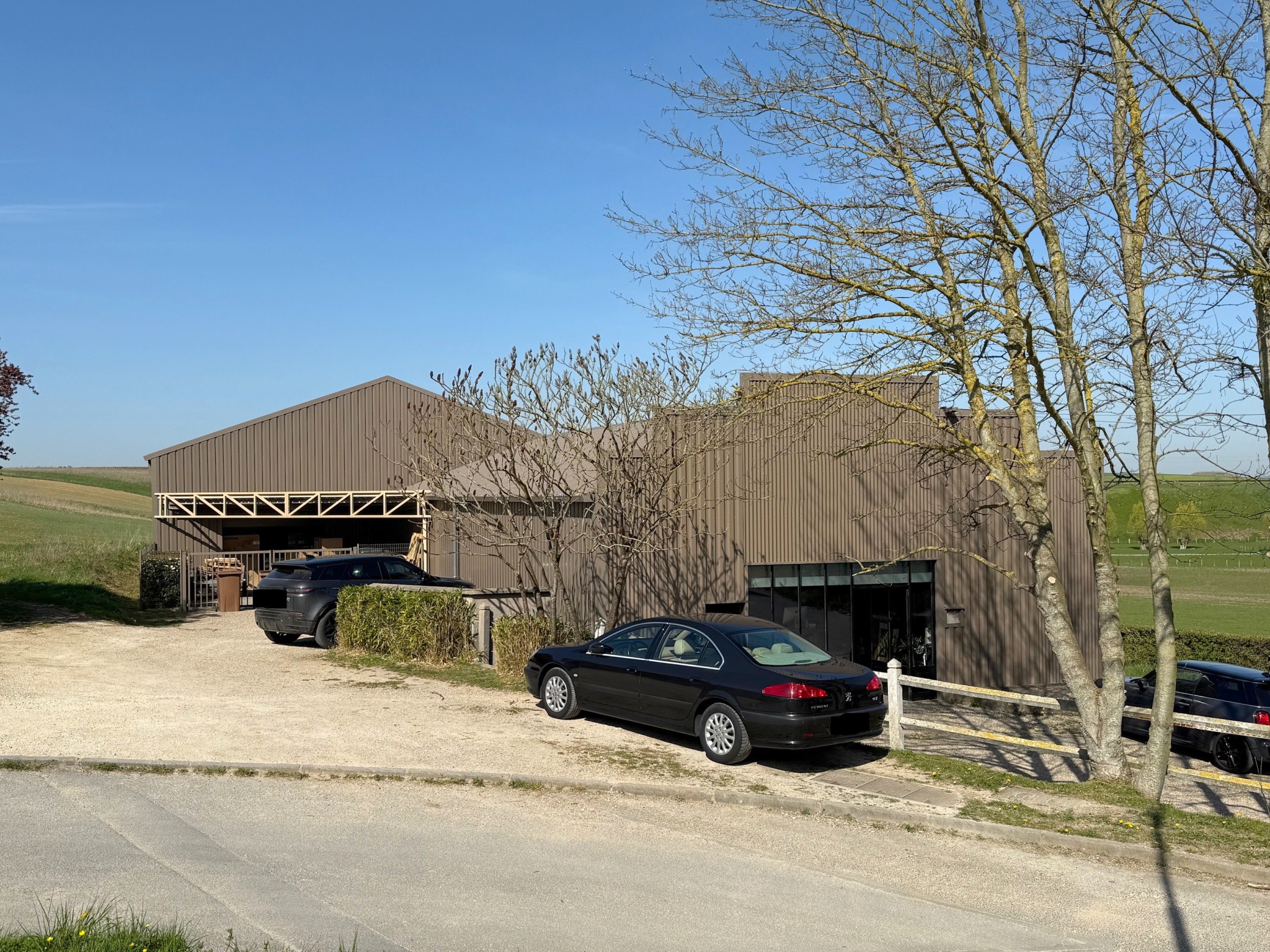 Bien immobilier à vendre à Houdan, 800 m² – photo 1 sur 3