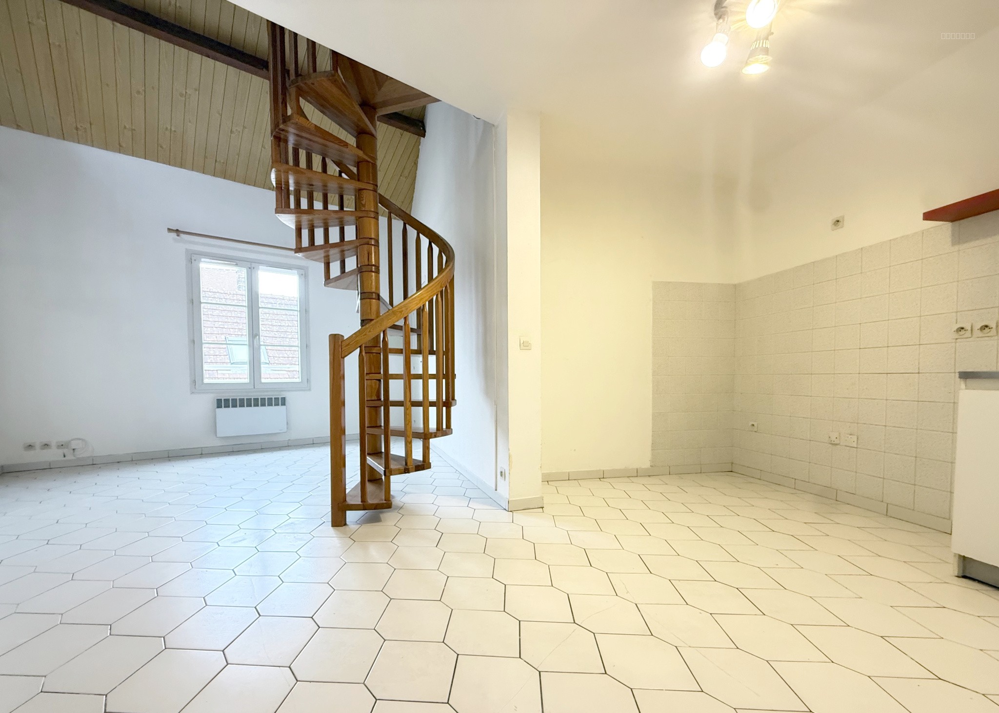 Bien immobilier à vendre à Houdan, 24 m², 3 pièces – photo 1 sur 8