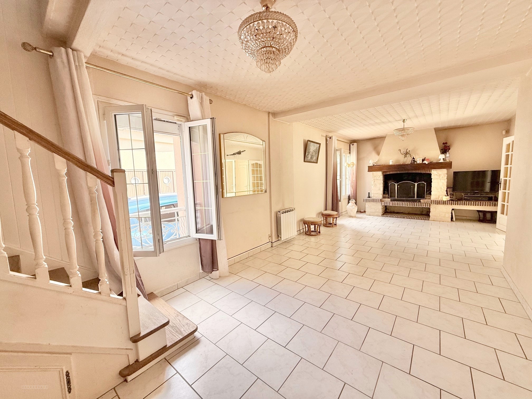 Maison à vendre à Houdan, 500 m², 7 pièces – photo 2 sur 8