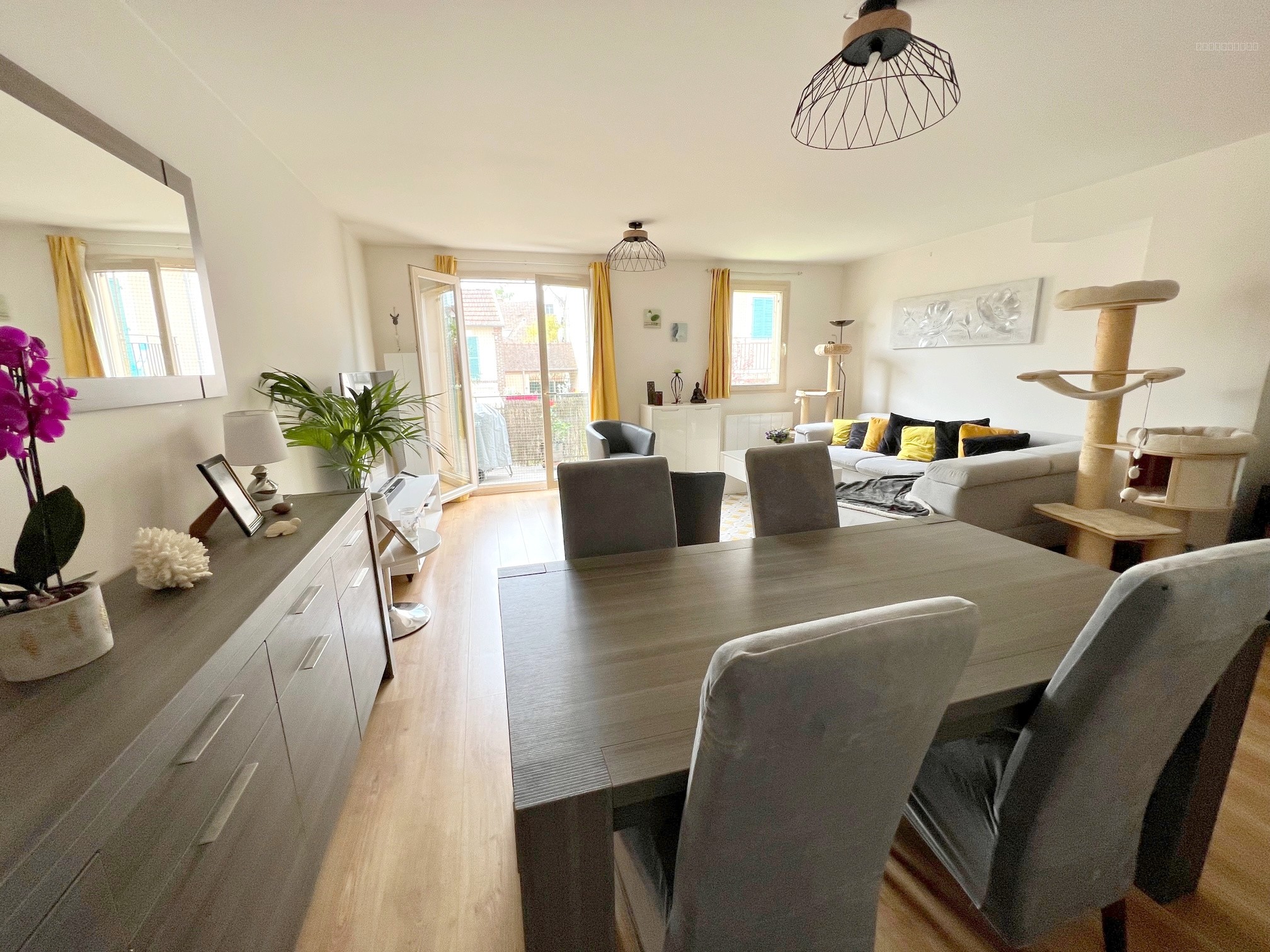 Appartement à vendre à Houdan, 500 m², 4 pièces – photo 3 sur 10