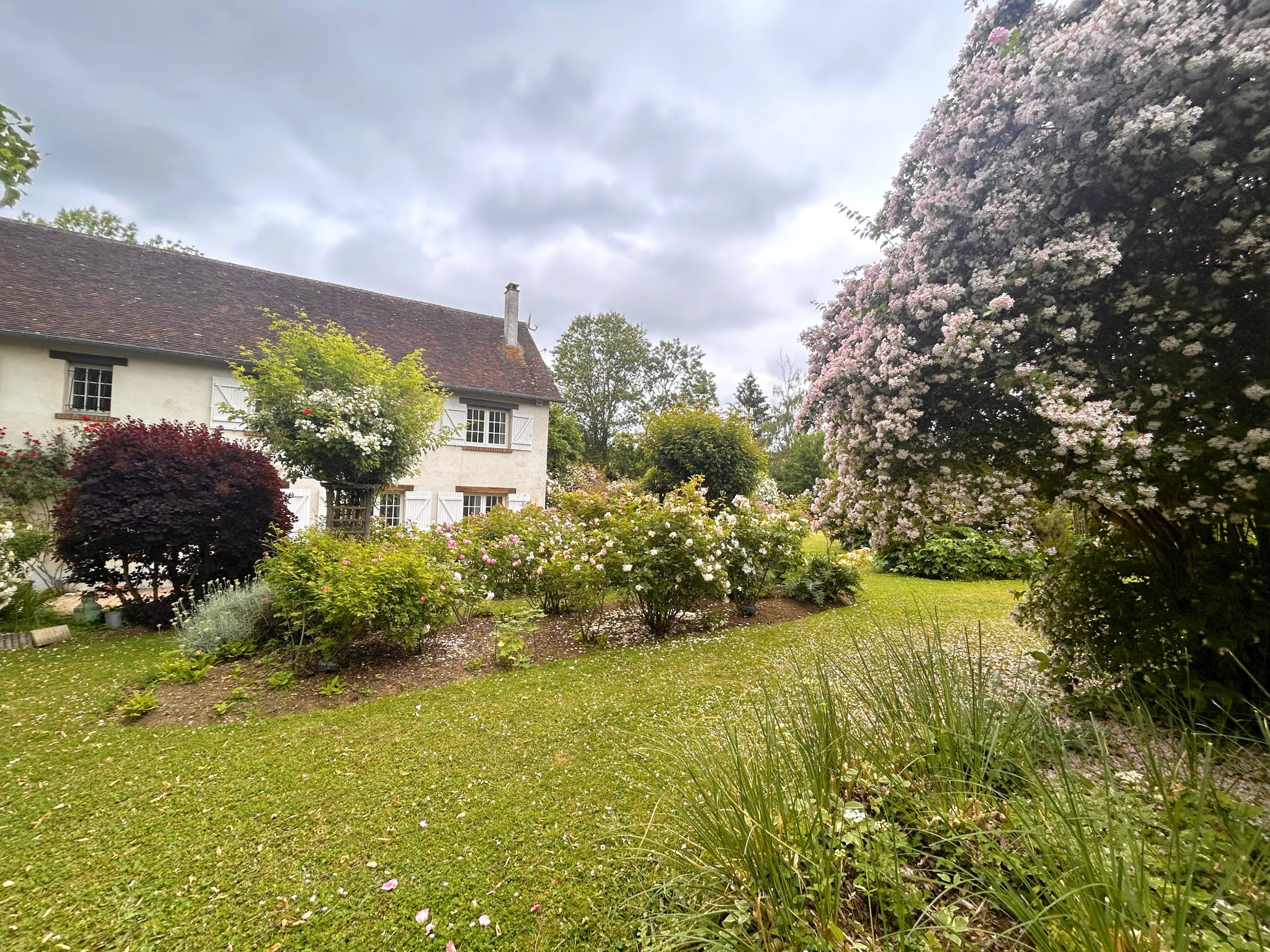 Maison à vendre à Houdan, 1 100 m², 10 pièces – photo 1 sur 19