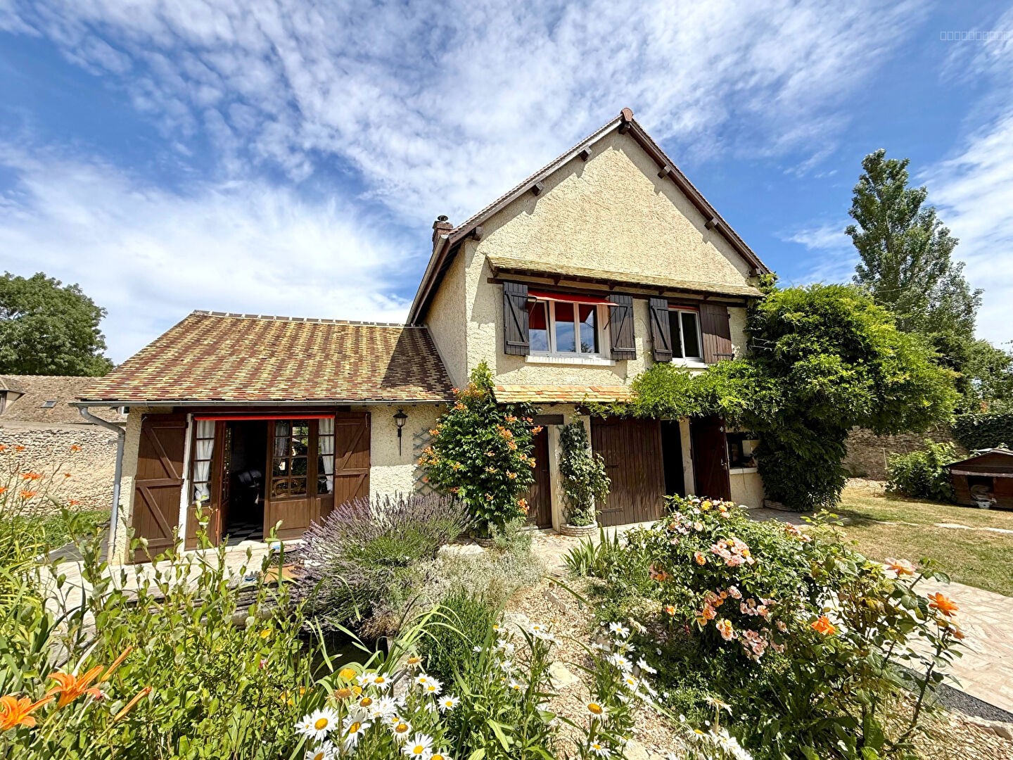 Maison à vendre à Houdan, 300 m², 7 pièces – photo 1 sur 13