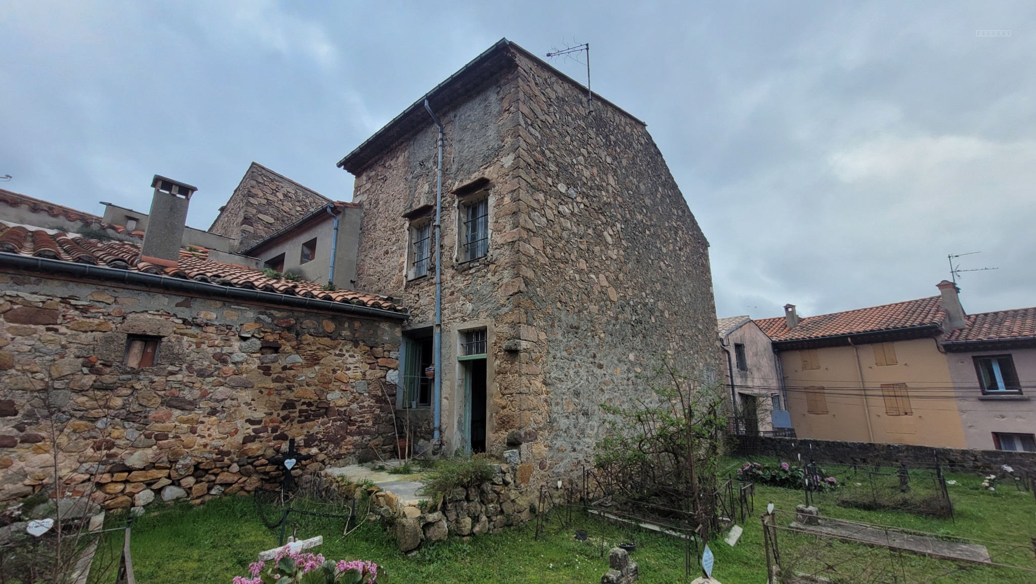 Bien immobilier à vendre à Coustouges, 220 m², 5 pièces – photo 1 sur 20