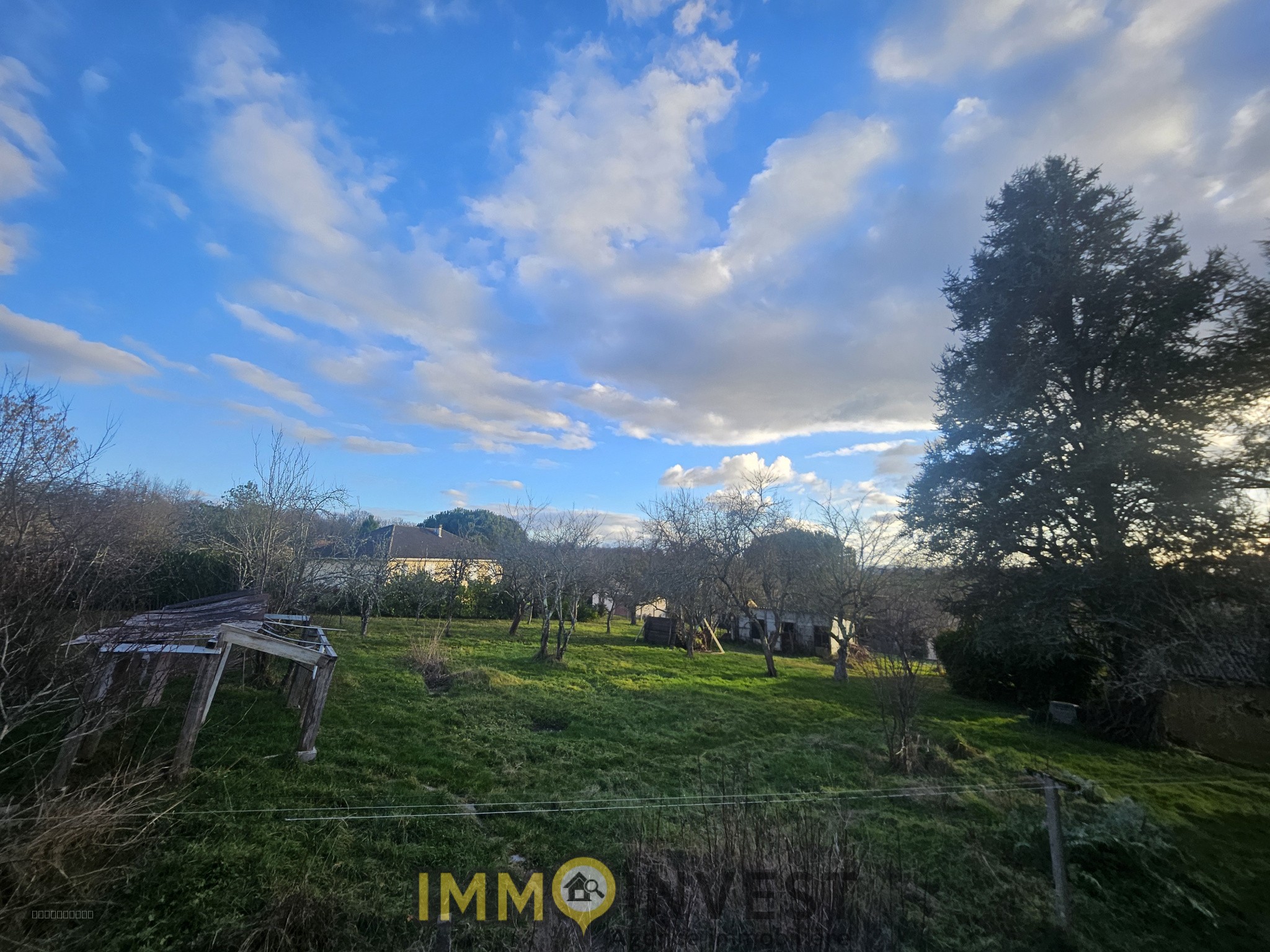 Terrain à vendre à Isle, 750 m² – photo 2 sur 2