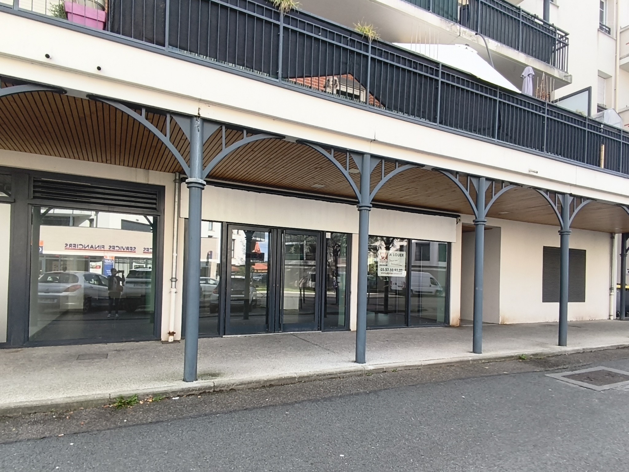 Local commercial à louer à La teste de buch, 100 m² – photo 3 sur 7