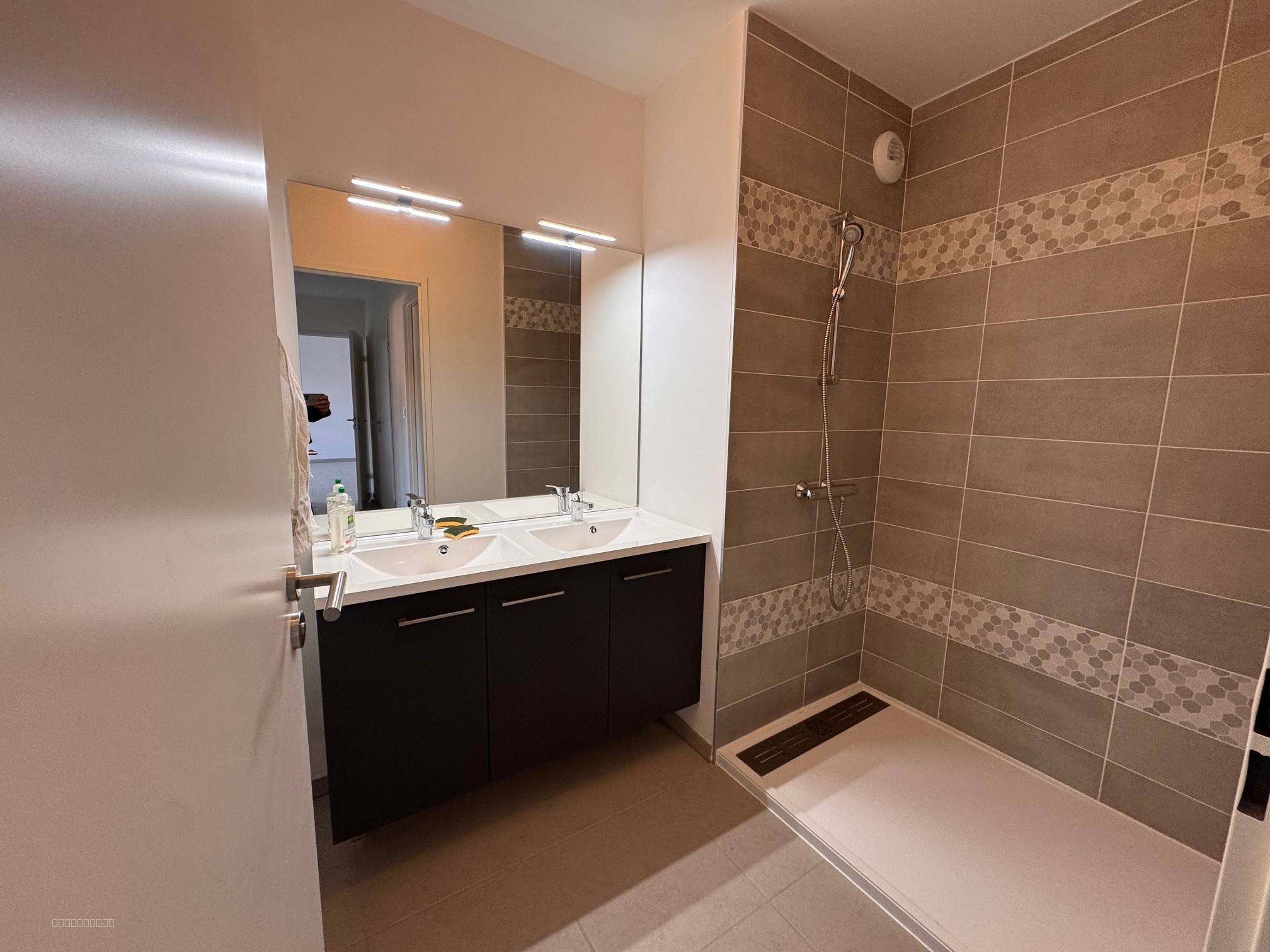 APPARTEMENT T3 - 60m2 - AVEC BALCON ET  2 PLACES DE PARKING — photo 4