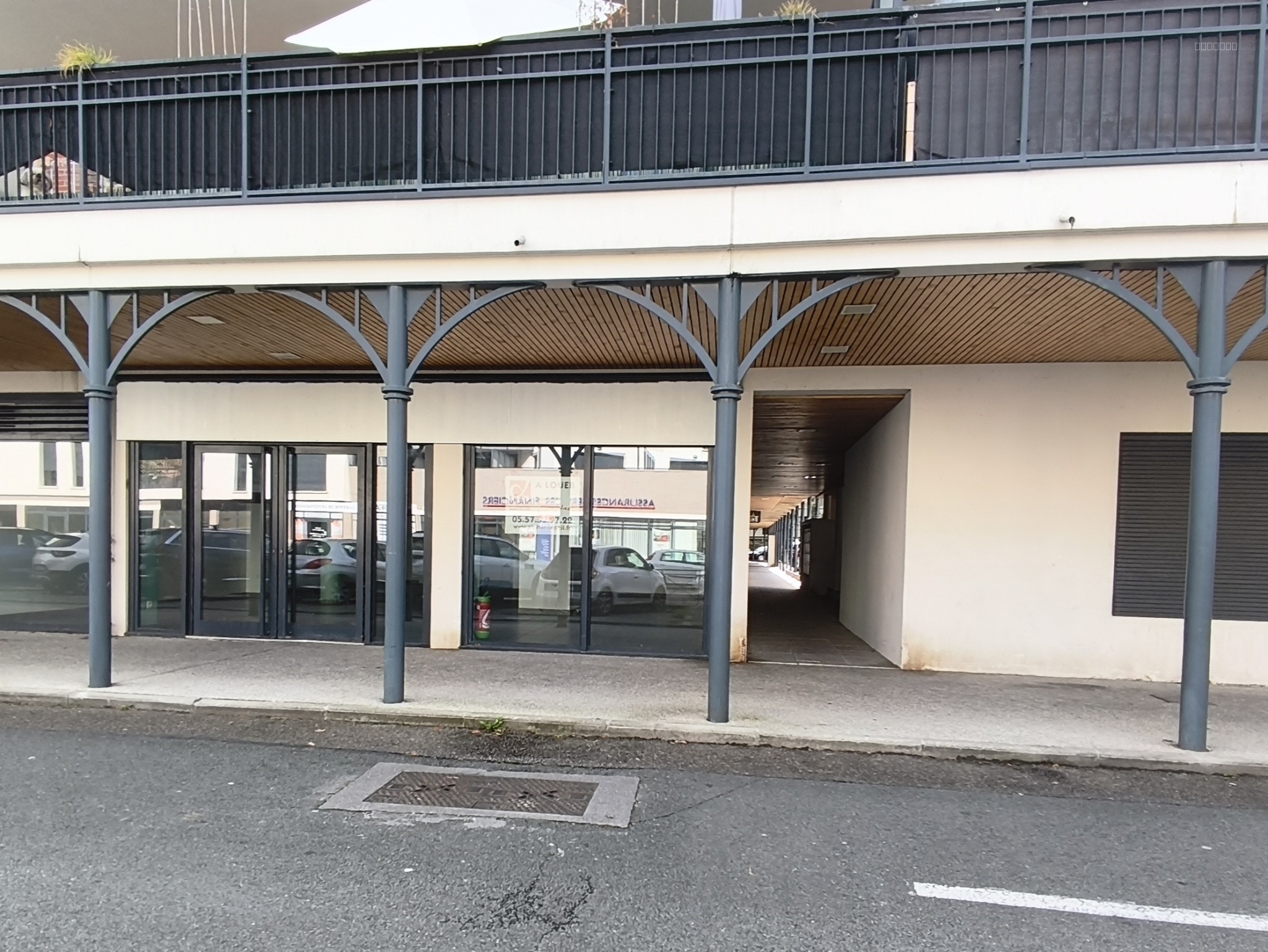 Local commercial à louer à La teste de buch, 100 m² – photo 1 sur 7