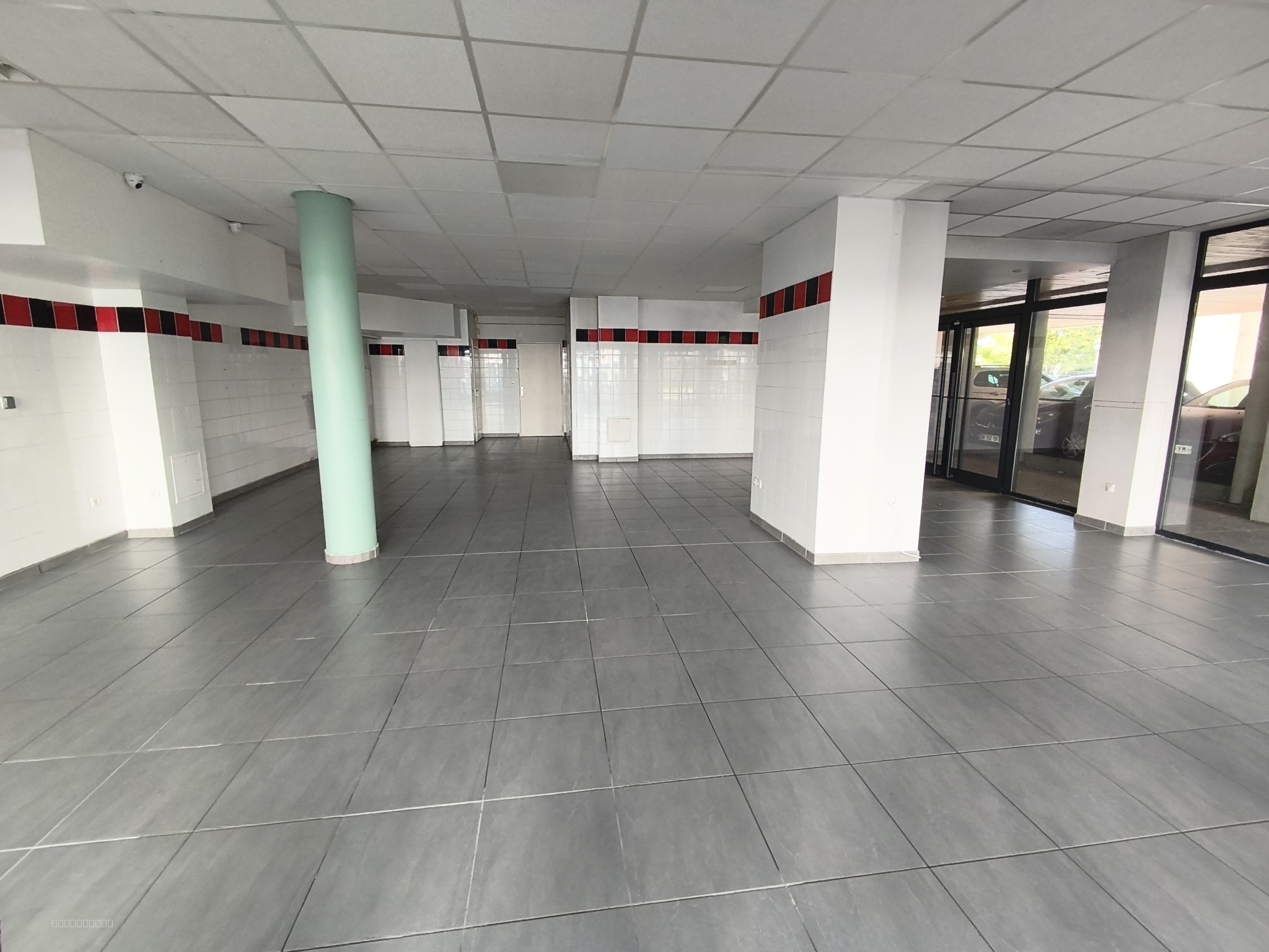 Local commercial à louer à La teste de buch, 100 m² – photo 2 sur 7