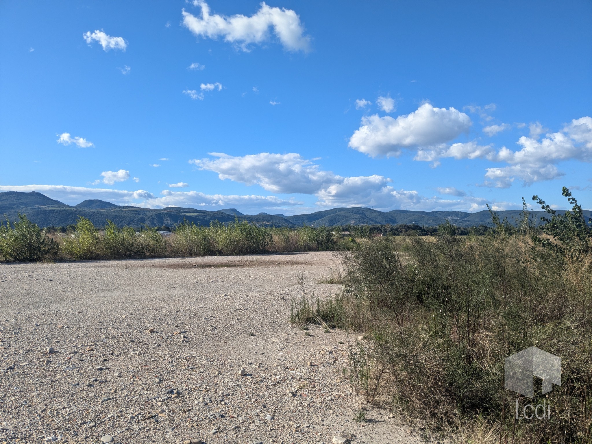 Bien immobilier à vendre à Montelimar, 690 m² – photo 1 sur 2