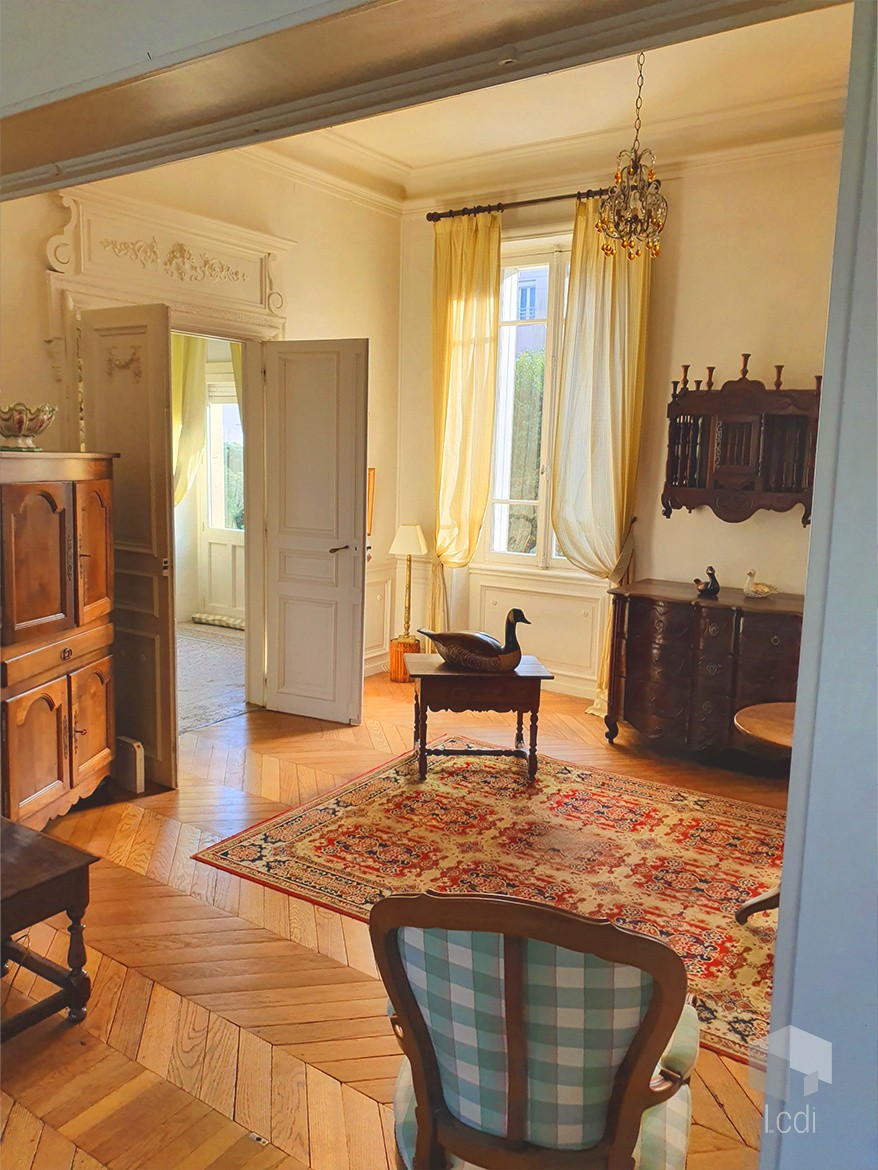 Maison à vendre à Montelimar, 318 m², 14 pièces – photo 1 sur 11