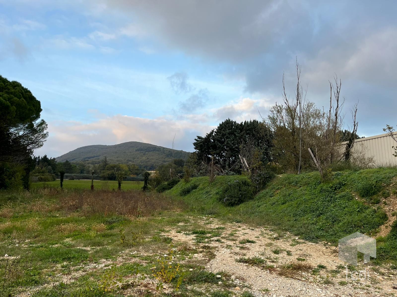 Bien immobilier à vendre à Montelimar, 440 m² – photo 2 sur 2