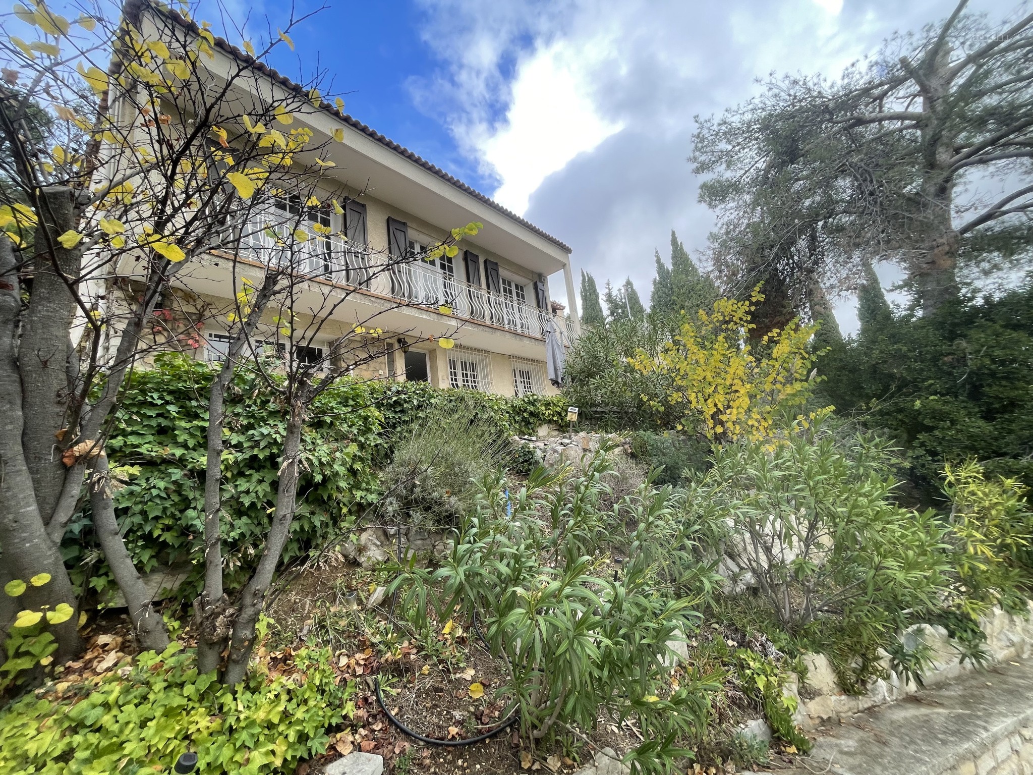 Maison à vendre à Carnoux en provence, 240 m², 8 pièces – photo 1 sur 19