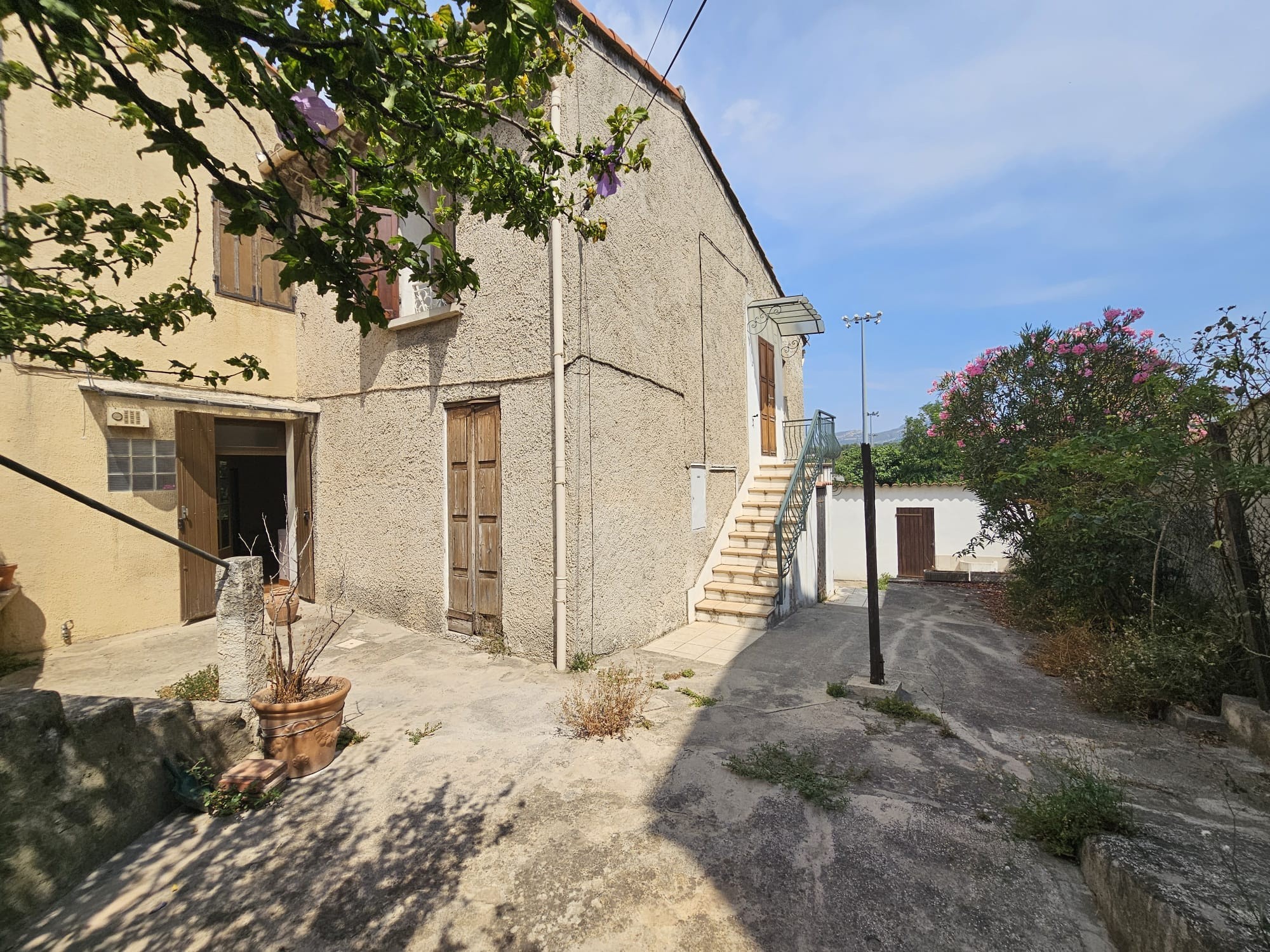 Immeuble à vendre à La penne sur huveaune, 190 m² – photo 1 sur 4