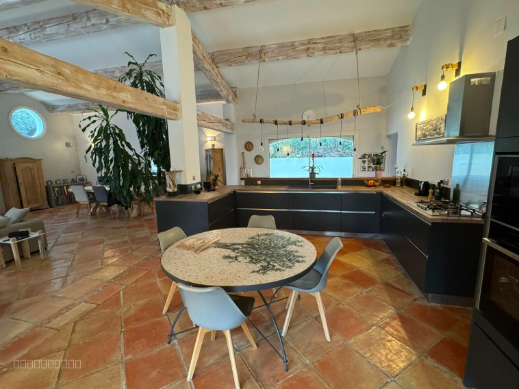 Bien immobilier à vendre à Roquevaire, 217 m², 6 pièces – photo 2 sur 6