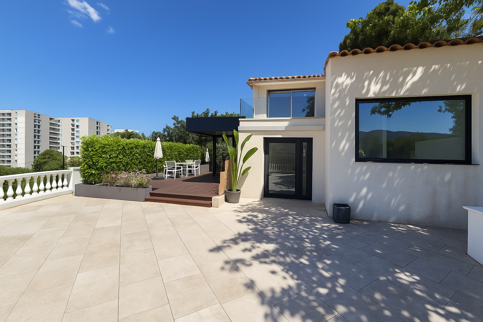 EXCLUSIVITÉ   VILLA CONTEMPORAINE AVEC VUE PANORAMIQUE   LA VALENTINE — photo 17