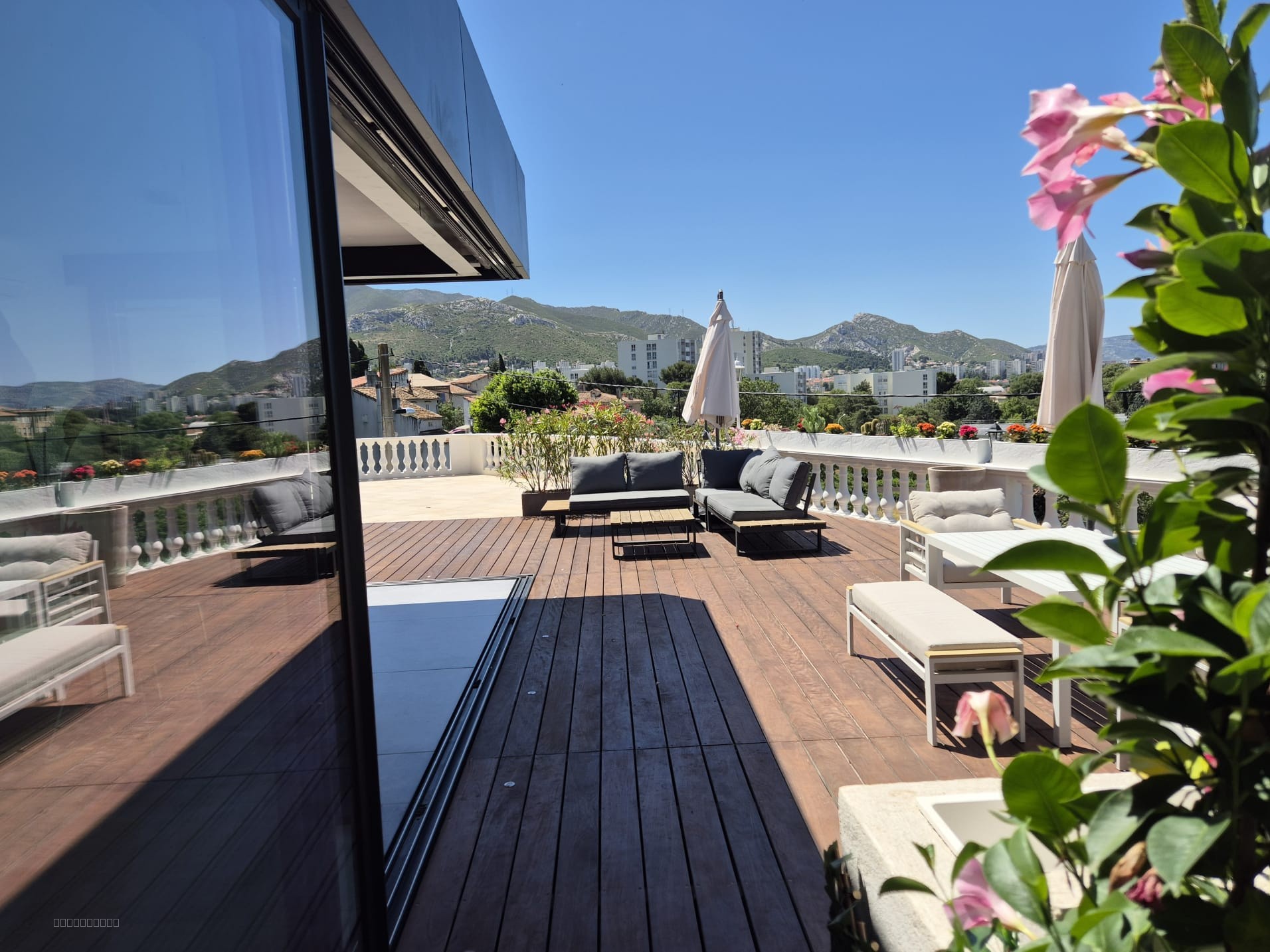 EXCLUSIVITÉ   VILLA CONTEMPORAINE AVEC VUE PANORAMIQUE   LA VALENTINE — photo 4