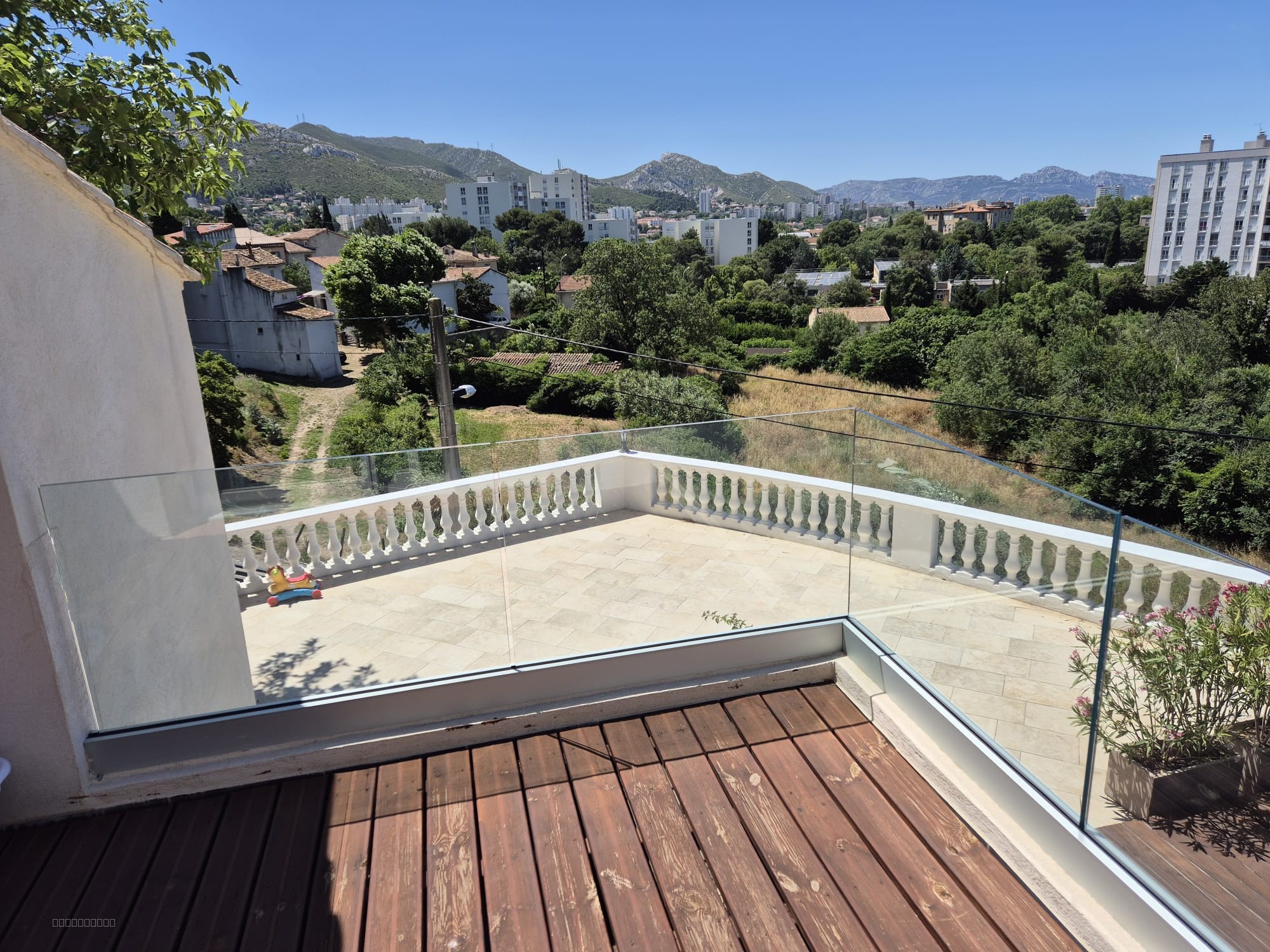 EXCLUSIVITÉ   VILLA CONTEMPORAINE AVEC VUE PANORAMIQUE   LA VALENTINE — photo 16