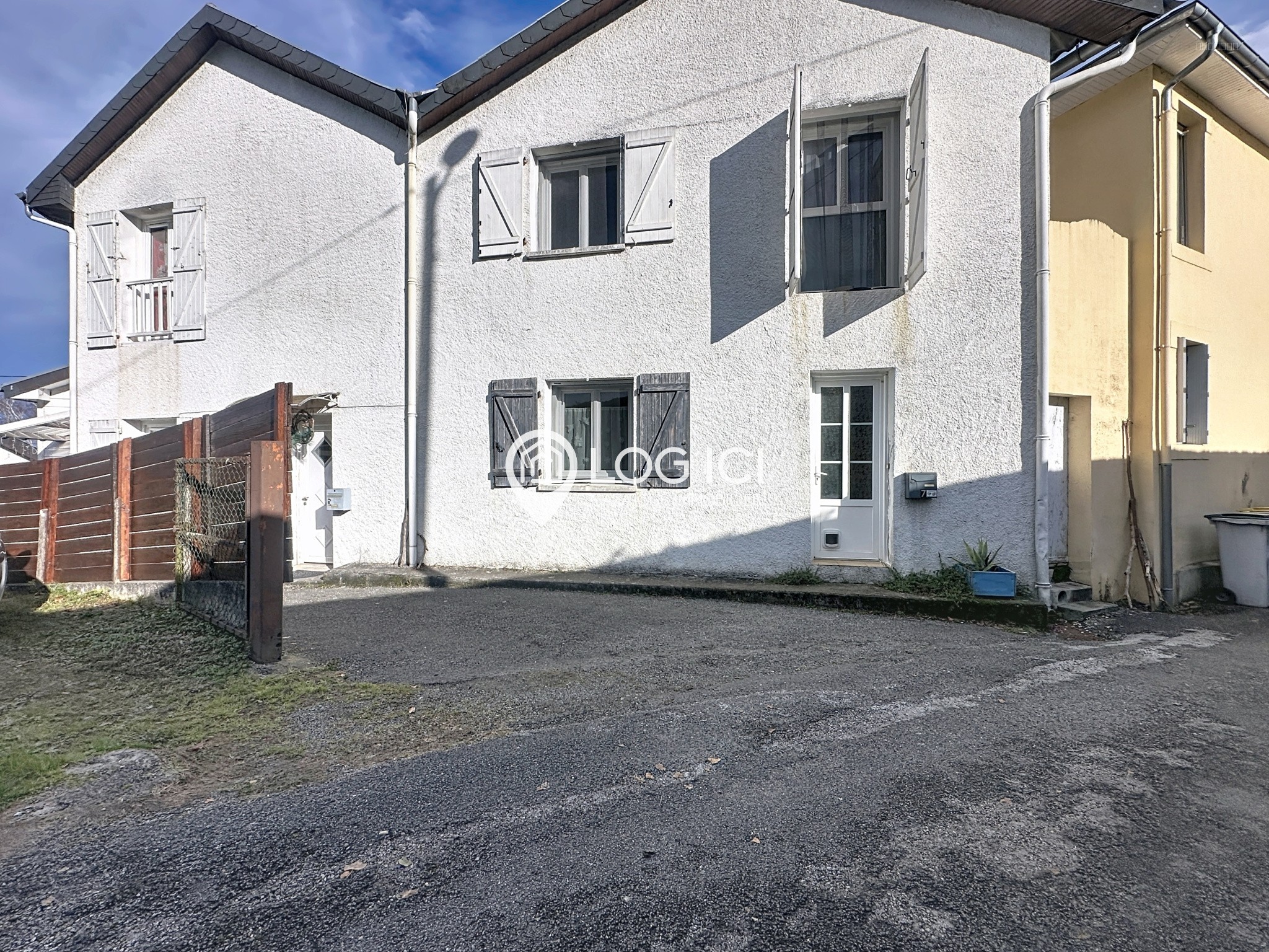 Bien immobilier à vendre à Coarraze, 539 m², 4 pièces – photo 1 sur 16