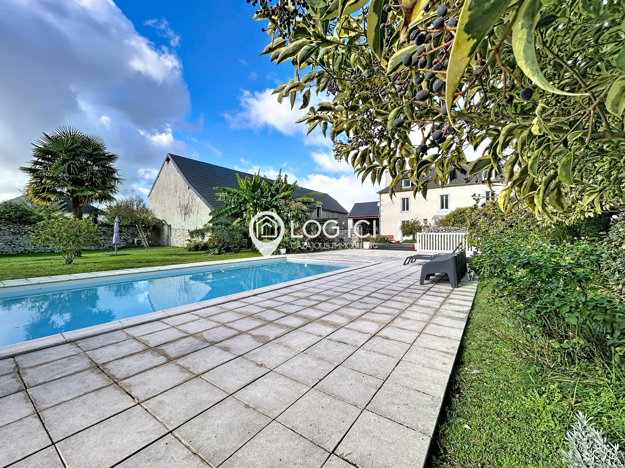 Maison à vendre à Igon, 736 m², 7 pièces – photo 1 sur 20