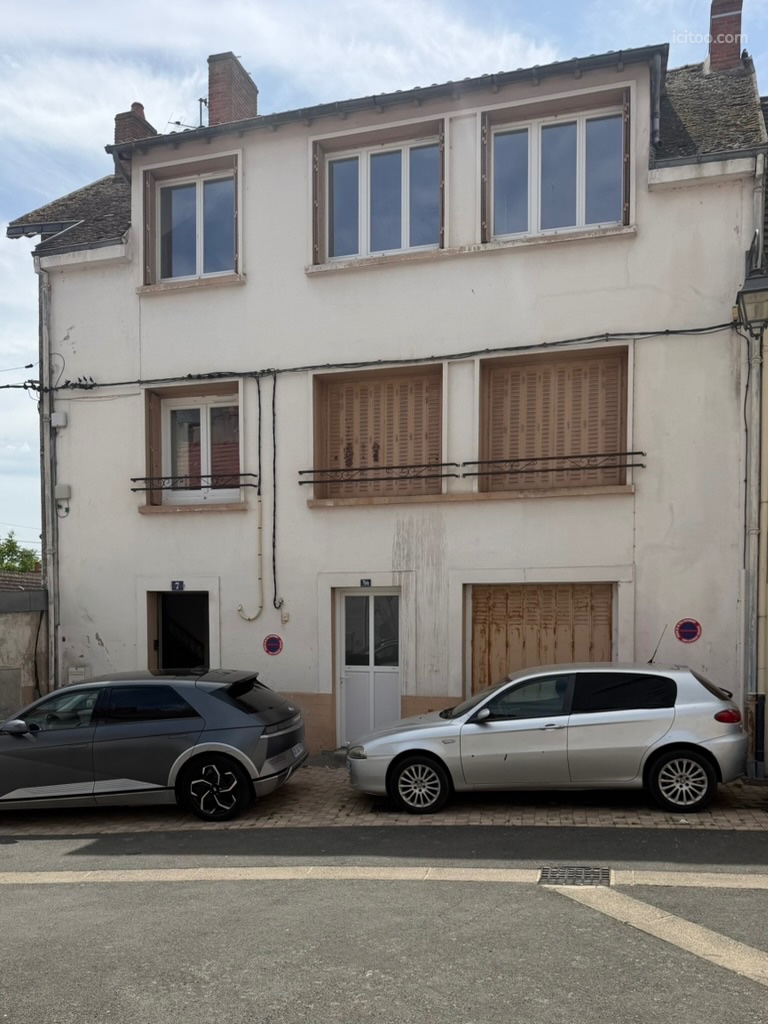 Immeuble de rapport - 253 m² à Néris-les-Bains — photo 1