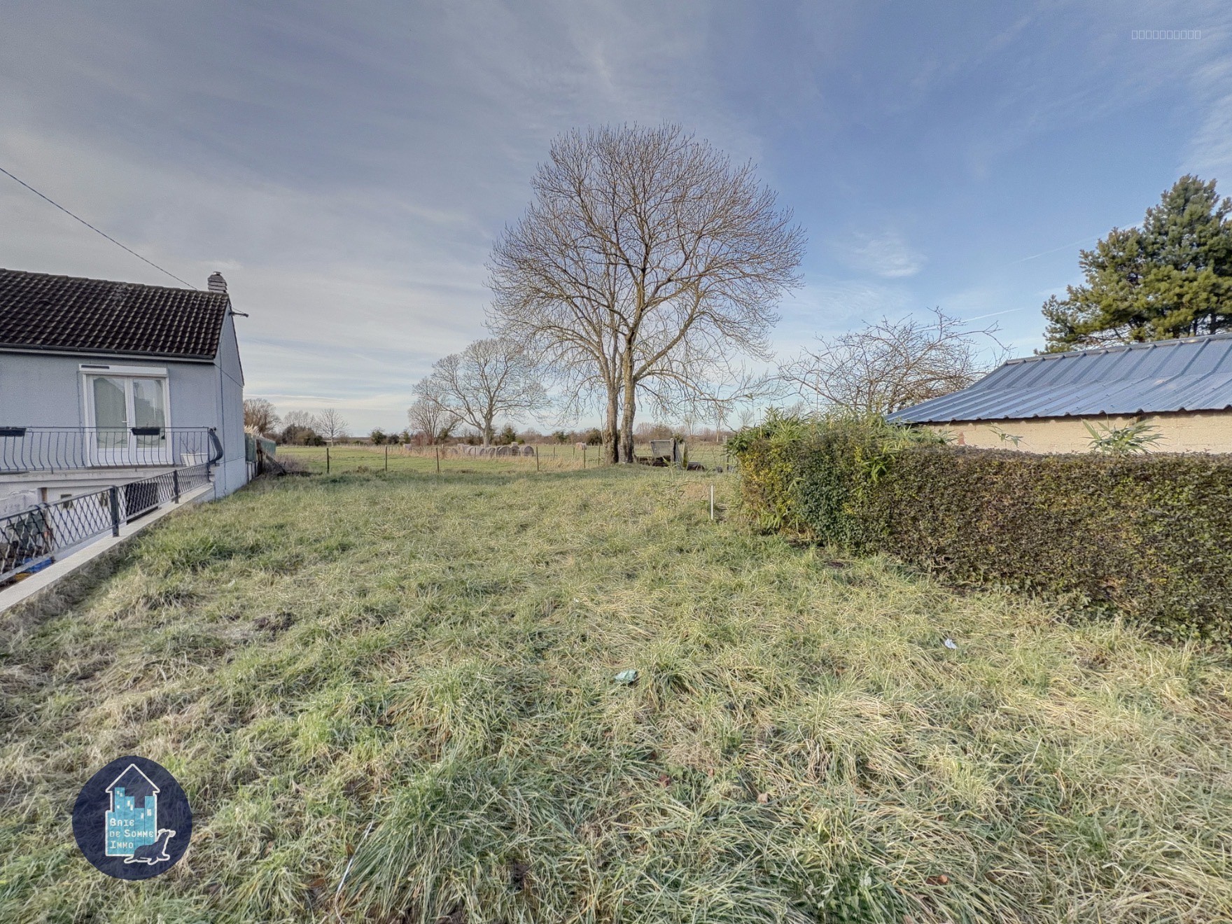 Bien immobilier à vendre à Pende, 966 m² – photo 1 sur 1