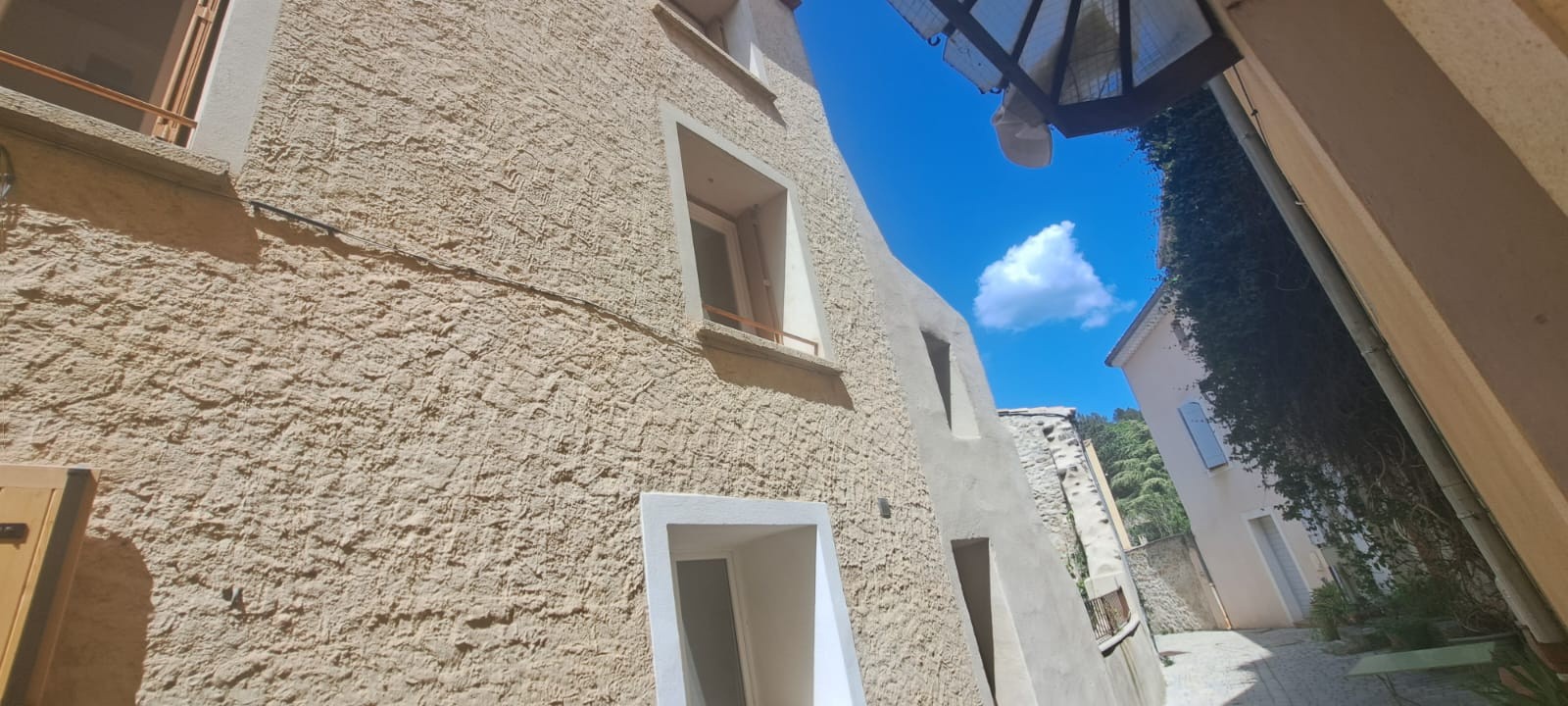 Bien immobilier à vendre à Puyloubier, 63 m², 4 pièces – photo 1 sur 15