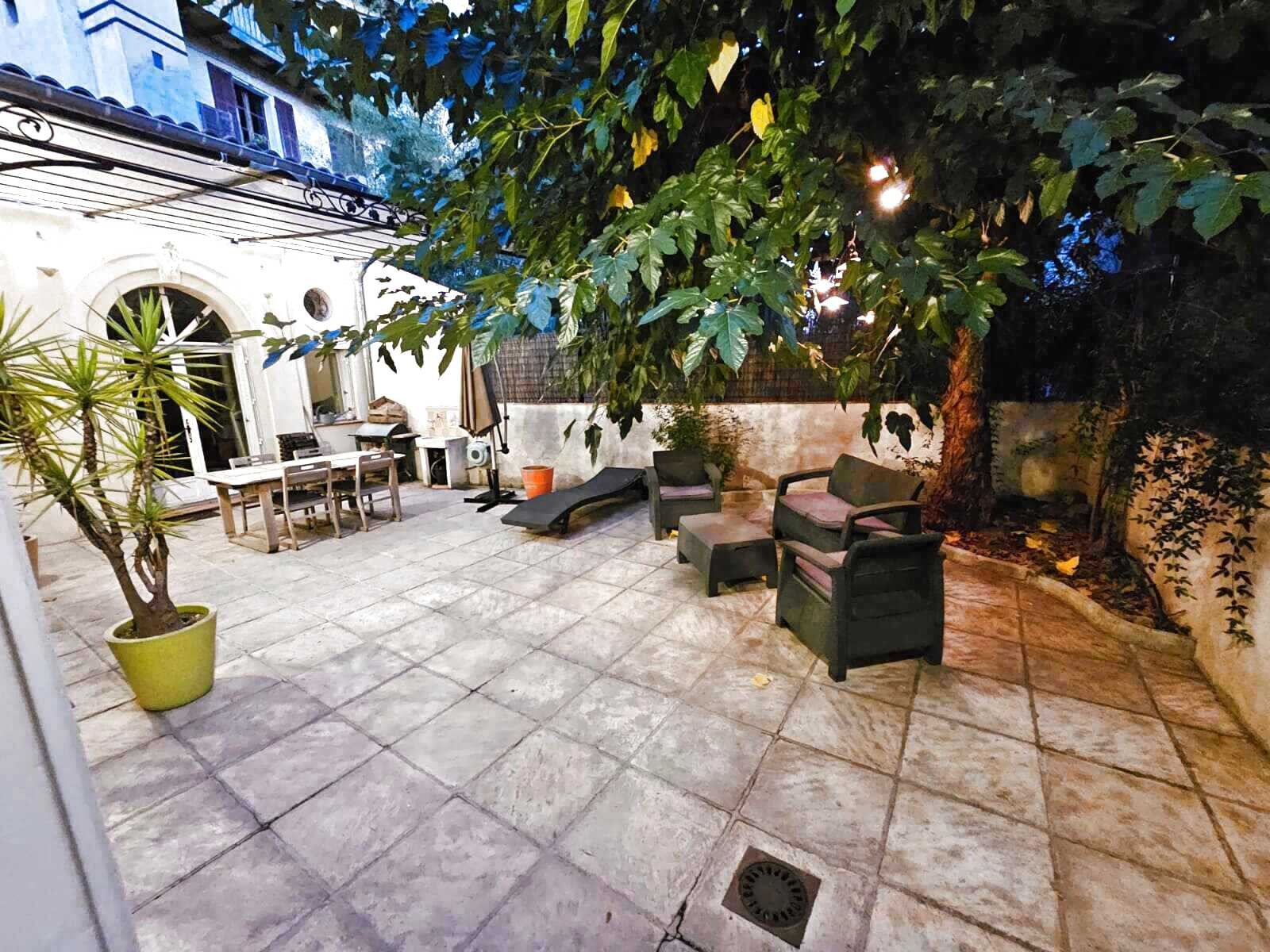 Maison à vendre à Marseille, 208 m², 6 pièces – photo 1 sur 20