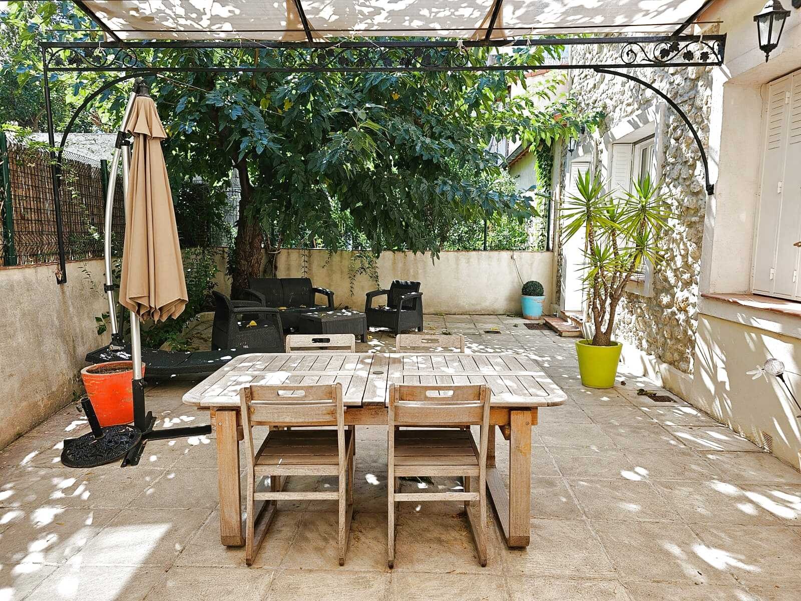Maison à vendre à Marseille, 208 m², 6 pièces – photo 2 sur 20