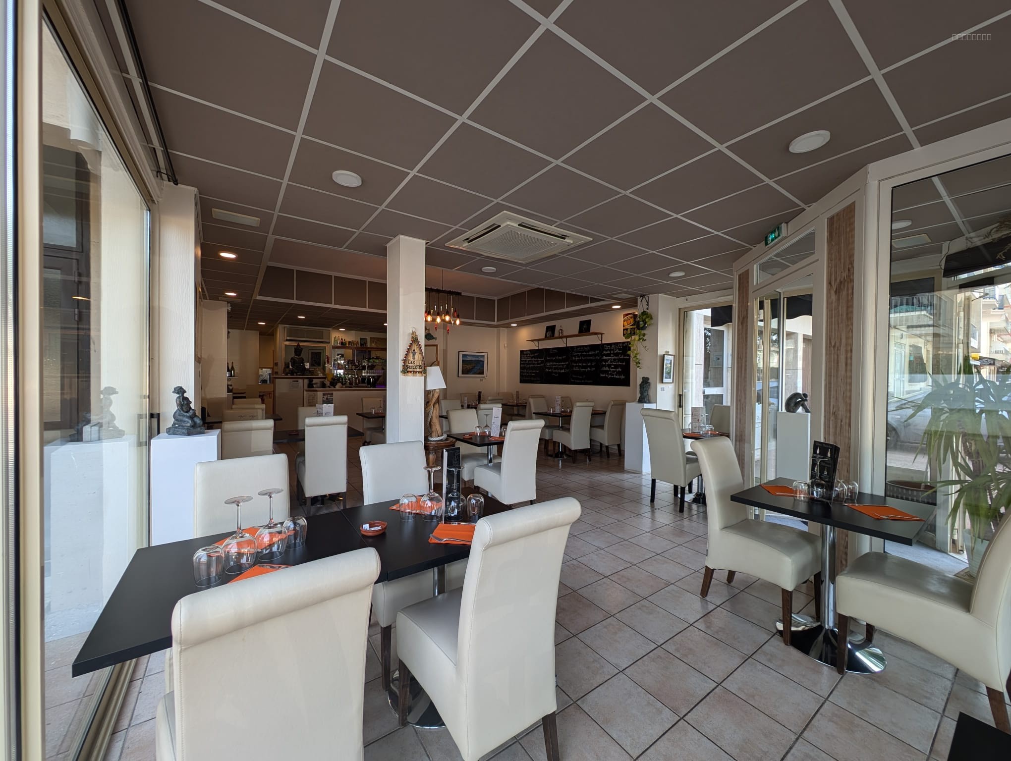 Fonds de commerce à vendre à Canet en roussillon, 100 m² – photo 1 sur 4