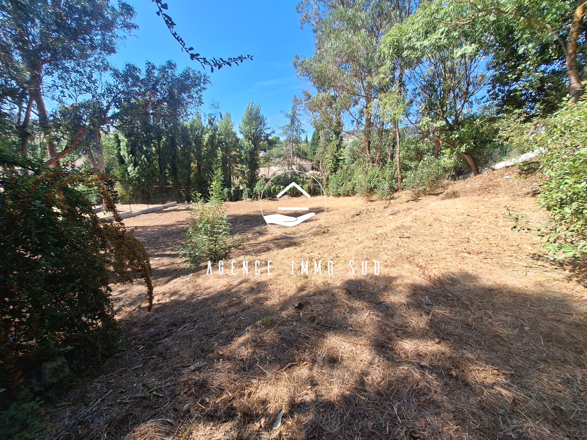 Terrain 1758 m2 avec permis accordé pour maison de 130m2 avec piscine — photo 6