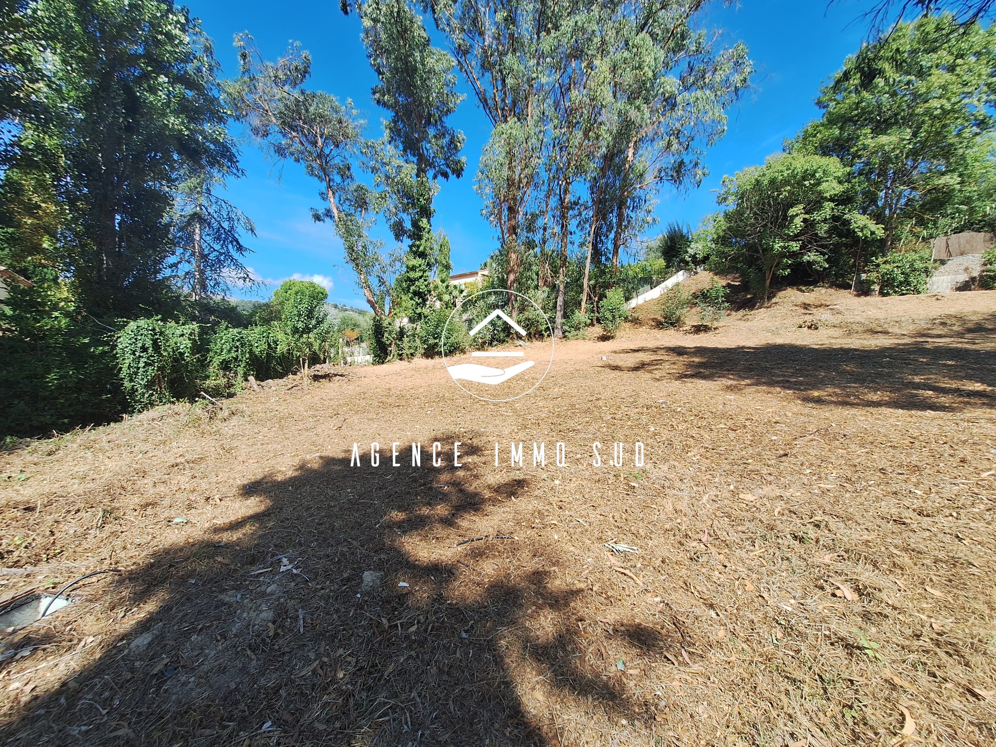 Terrain 1758 m2 avec permis accordé pour maison de 130m2 avec piscine — photo 3