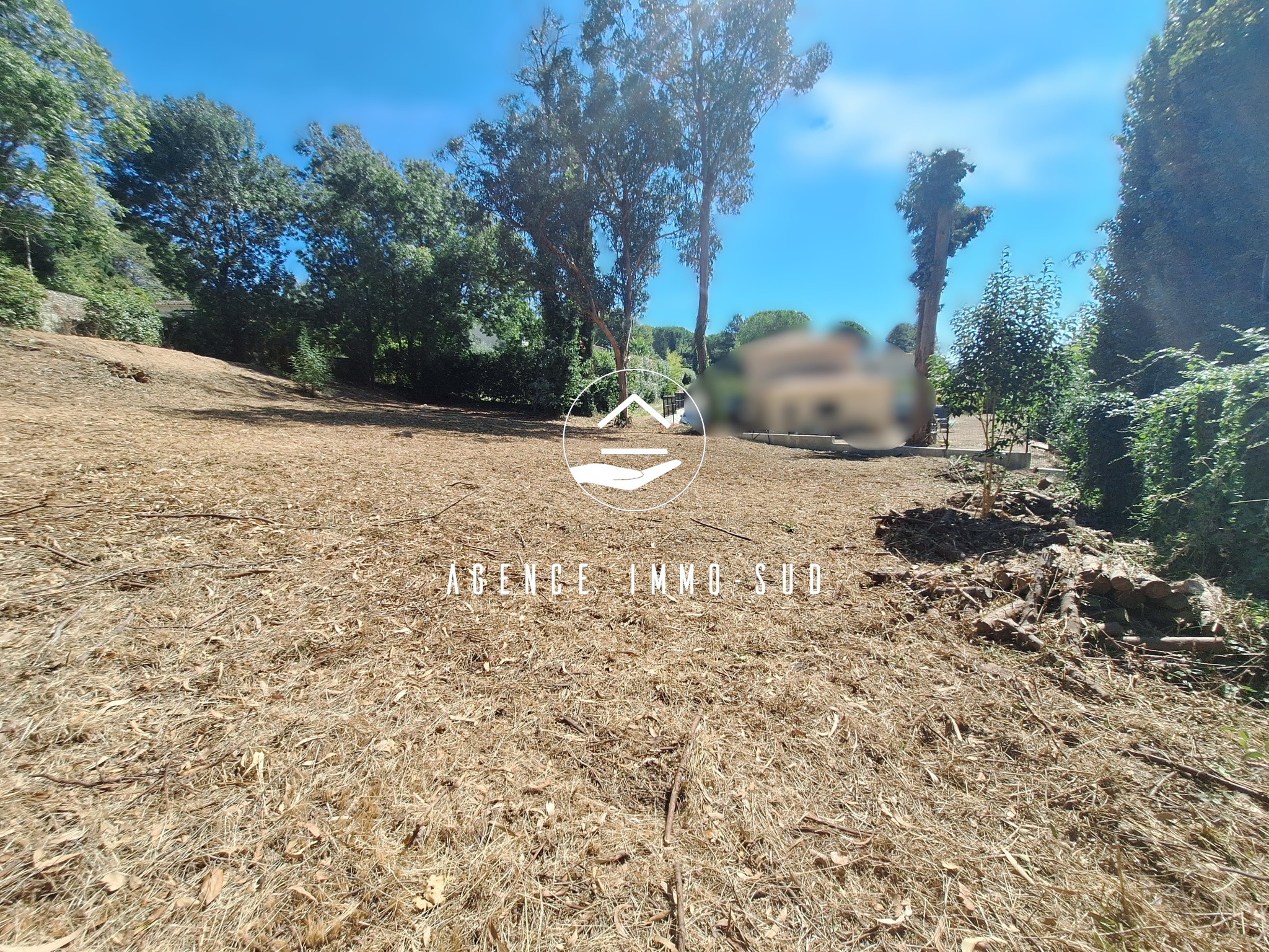 Terrain 1758 m2 avec permis accordé pour maison de 130m2 avec piscine — photo 4