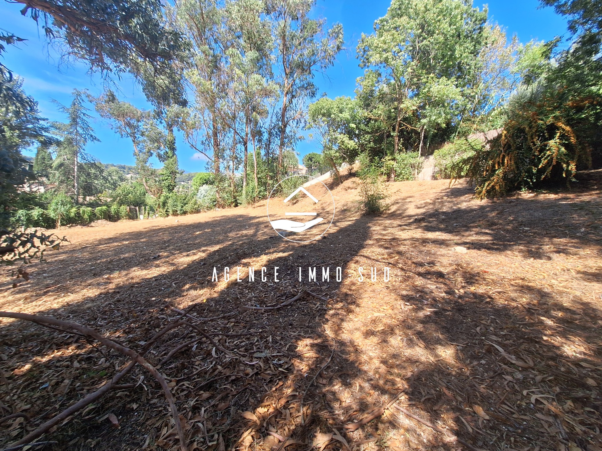 Terrain 1758 m2 avec permis accordé pour maison de 130m2 avec piscine — photo 8