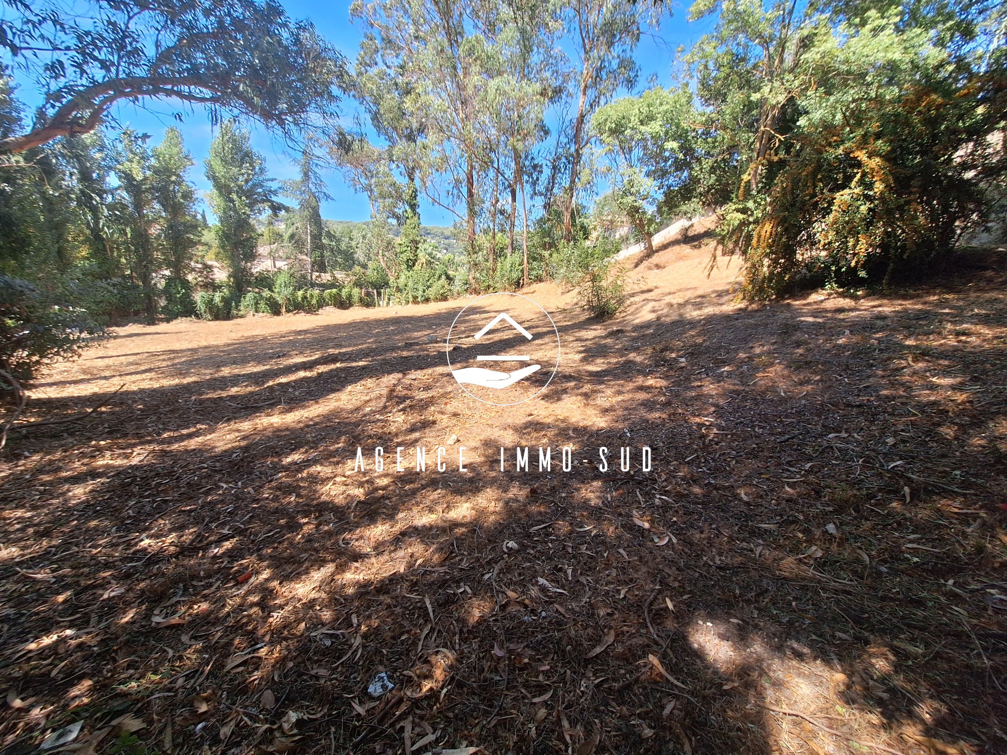 Terrain 1758 m2 avec permis accordé pour maison de 130m2 avec piscine — photo 9