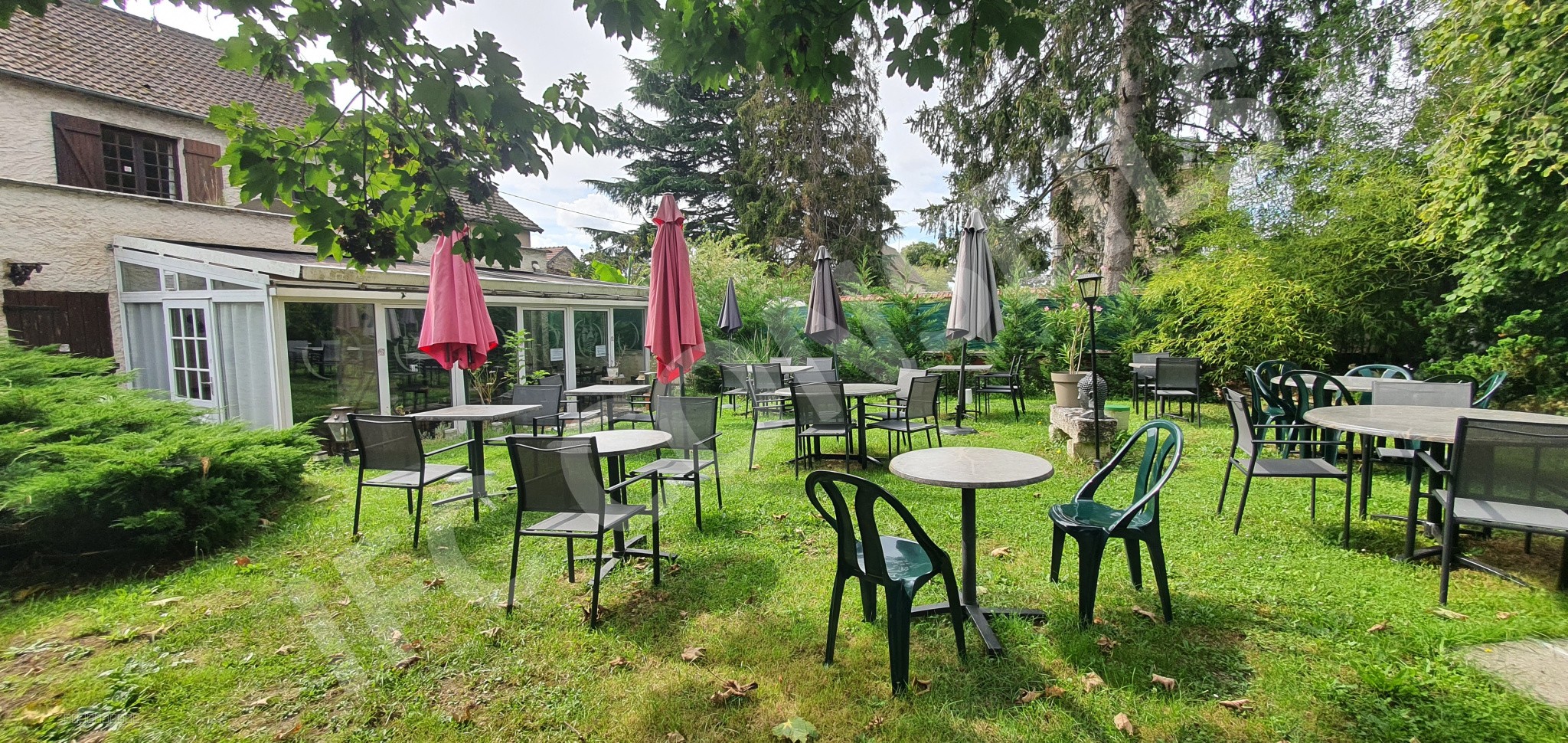 Bien immobilier à vendre à Port mort, 381 m², 20 pièces – photo 2 sur 8
