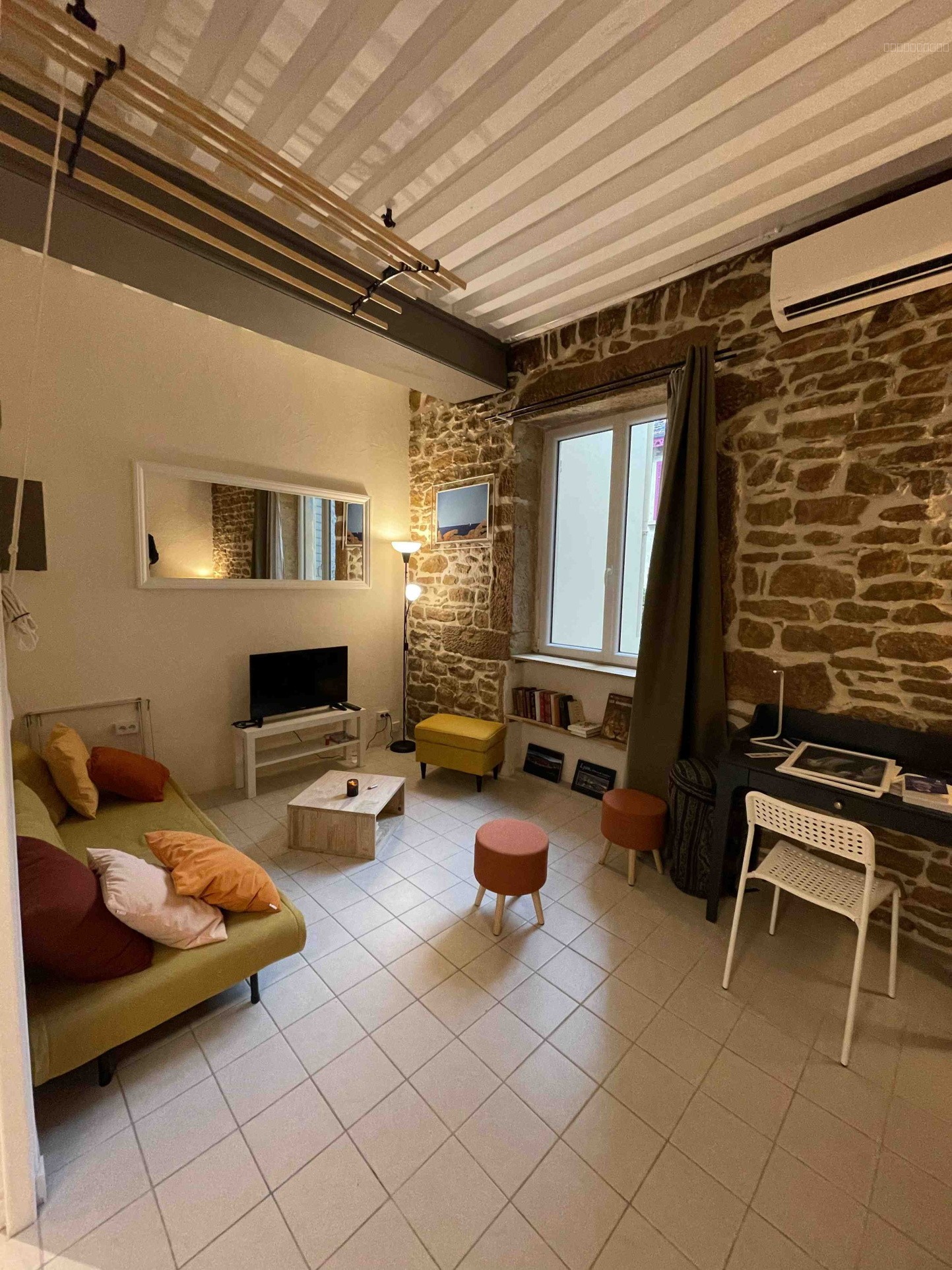 À louer   Appartement T1 de 23 m2   Saint-Cyr-Au-Mont-D'Or — photo 1