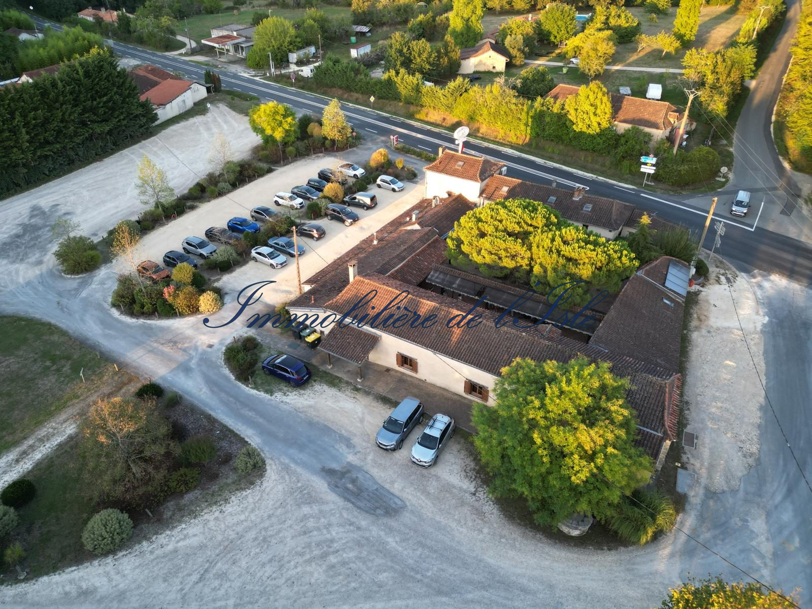 Maison à vendre à Chalagnac, 535 m², 14 pièces – photo 1 sur 10