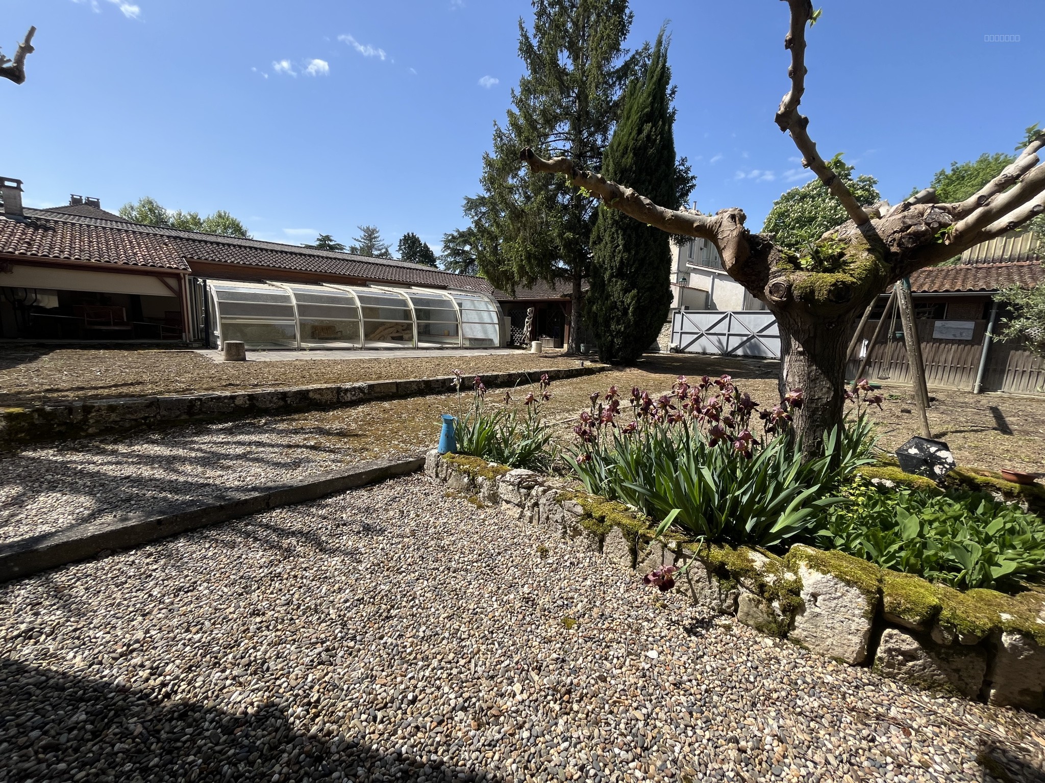 Grande maison avec piscine et dépendances — photo 1