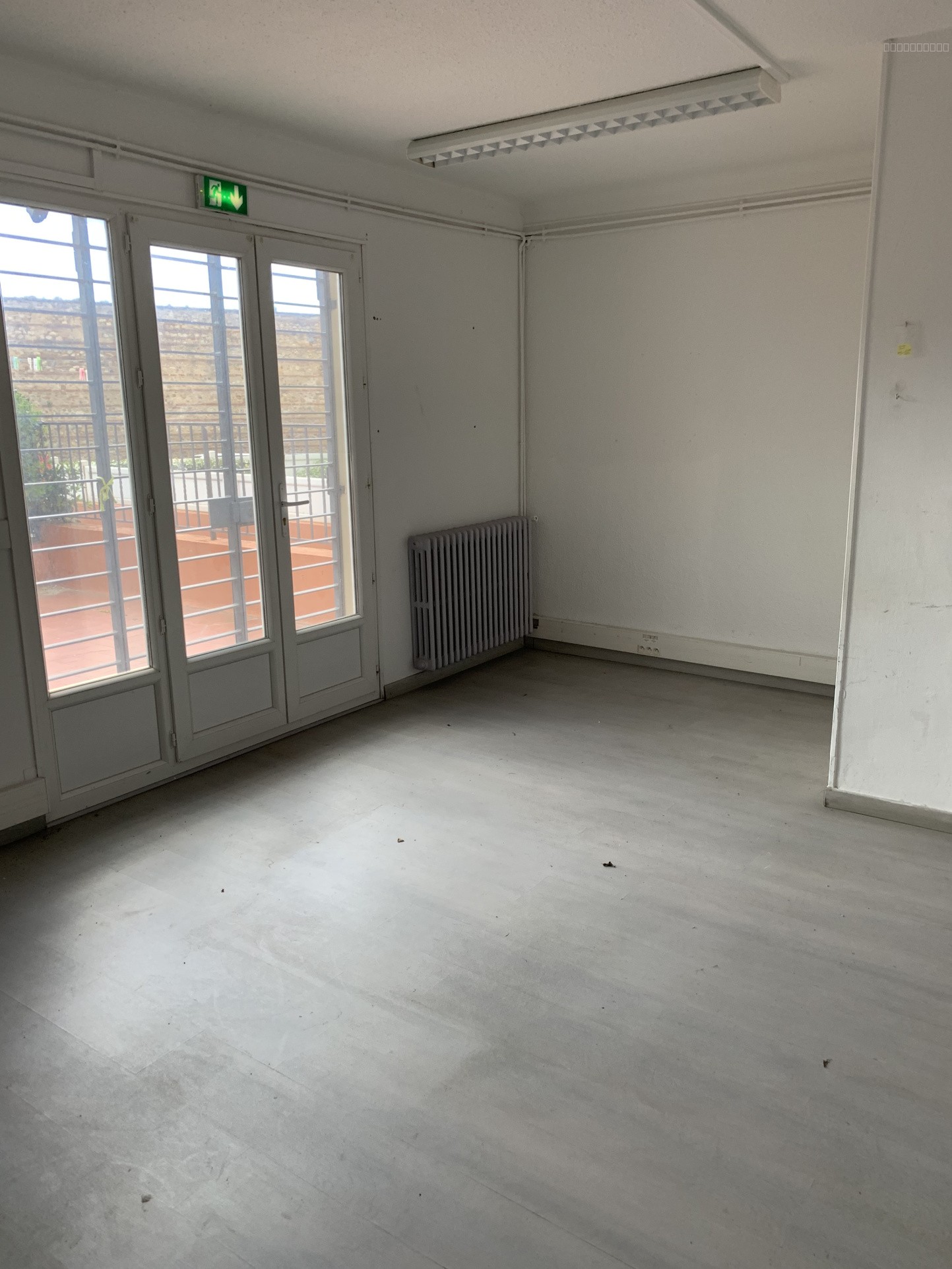 local commercial avec vitrine — photo 7