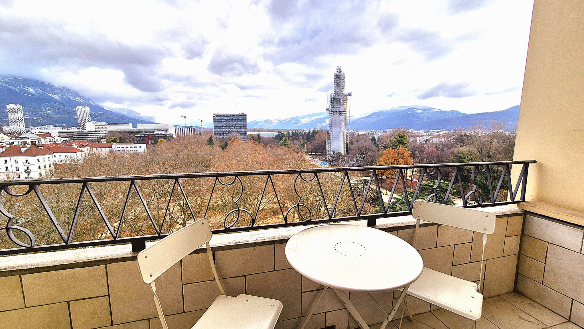Appartement à vendre à Grenoble, 570 m², 3 pièces – photo 1 sur 9