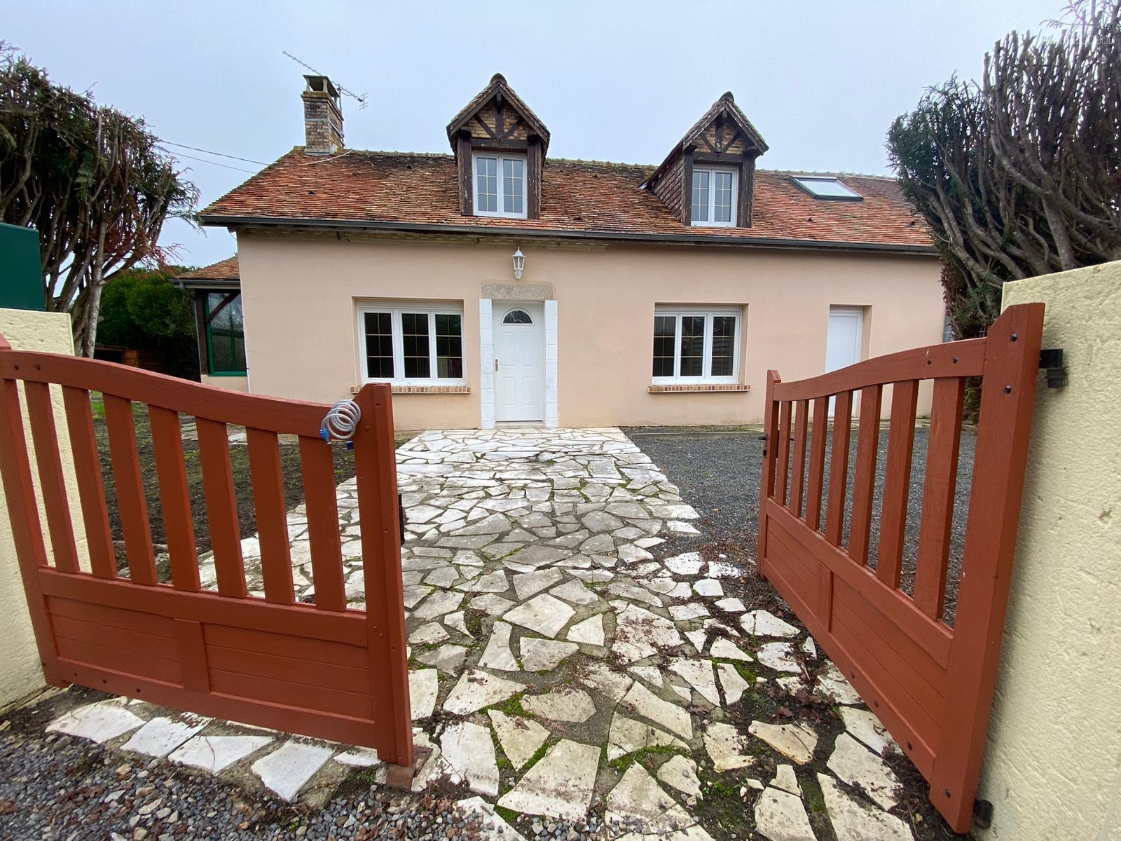 Maison à vendre à Villeneuve en Perseigne, 110 m², 5 pièces – photo 1 sur 16